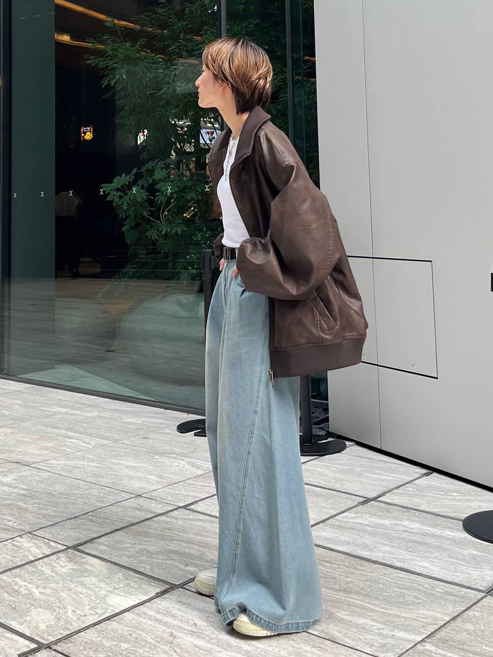 「メンズライク、カジュアル、モード、PAGEBOY、Anui」｜「Anuiの【UNISEX/3サイズ展開】ワイドイージーデニム（デニムパンツ、ブルー系）」を使った、なっつさん（レディース・164cm）の秋コーディネートの5枚目の写真