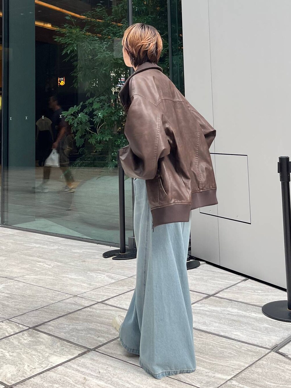 「メンズライク、カジュアル、モード、PAGEBOY、Anui」｜「Anuiの【UNISEX/3サイズ展開】ワイドイージーデニム（デニムパンツ、ブルー系）」を使った、なっつさん（レディース・164cm）の秋コーディネートの6枚目の写真