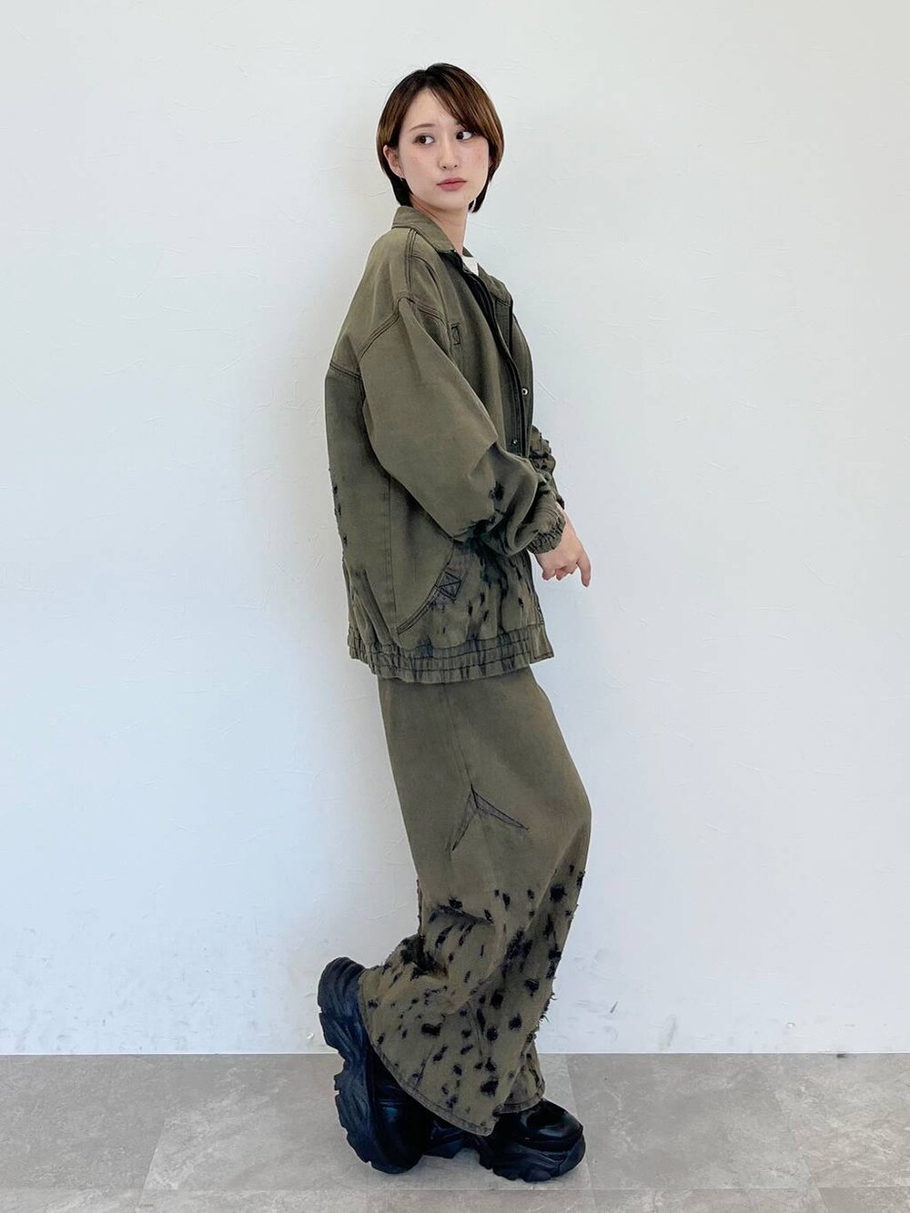 「メンズライク、カジュアル、モード、PAGEBOY、Anui」｜「PAGEBOYのプラットチャンキースニーカー（スニーカー、ブラック系）」を使った、なっつさん（レディース・164cm）の秋コーディネートの5枚目の写真