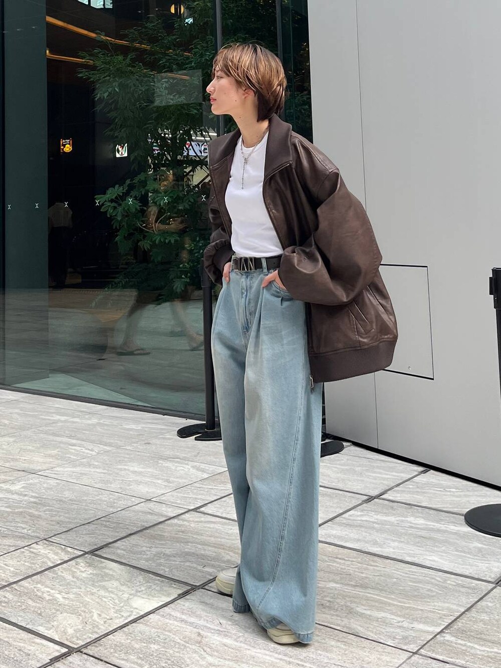 「メンズライク、カジュアル、モード、PAGEBOY、Anui」｜「Anuiの【UNISEX/3サイズ展開】ワイドイージーデニム（デニムパンツ、ブルー系）」を使った、なっつさん（レディース・164cm）の秋コーディネートの3枚目の写真