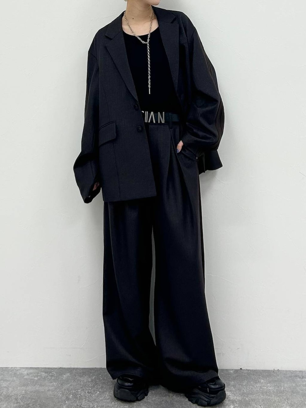 「メンズライク、カジュアル、モード、PAGEBOY、Anui」｜「PAGEBOYのプラットチャンキースニーカー（スニーカー、ブラック系）」を使った、なっつさん（レディース・164cm）の春コーディネートの3枚目の写真