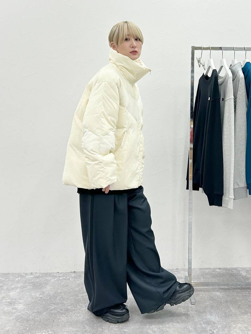 「メンズライク、カジュアル、モード、PAGEBOY、Anui」｜「PAGEBOYのプラットチャンキースニーカー（スニーカー、ブラック系）」を使った、なっつさん（レディース・164cm）の秋コーディネートの4枚目の写真