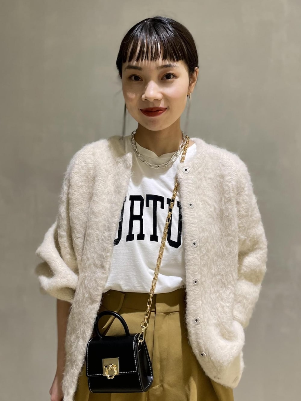 「カーディガン、秋のコーデ、ロングブーツ、ハーフパンツ、アダムエロペ(ADAM ET ROPE')、Adam et Rope'、秋コーデ、秋カラー、秋冬コーデ、秋服準備はじめました」｜「ADAM ET ROPE'の【REMII RELIEF】別注 SP加工 NURTURE TEE（Tシャツ/カットソー、ホワイト系）」を使った、ADAM ET ROPE' STAFFさん（レディース・157cm）の夏コーディネートの4枚目の写真