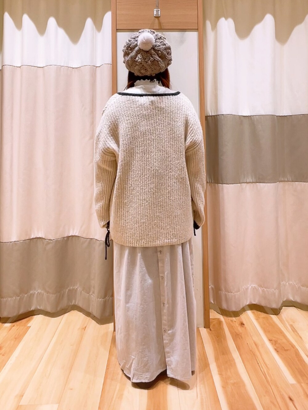 「サマンサ モスモス(Samansa Mos2)、ニット帽、ポンポン付きニット帽、前後着ワンピース、配色カーディガン」｜「Samansa Mos2のぽこぽこニットベレー帽（ハンチング/ベレー帽、ブラウン系）」を使った、✿   あやか  ✿さん（レディース・145cm）の冬コーディネートの2枚目の写真