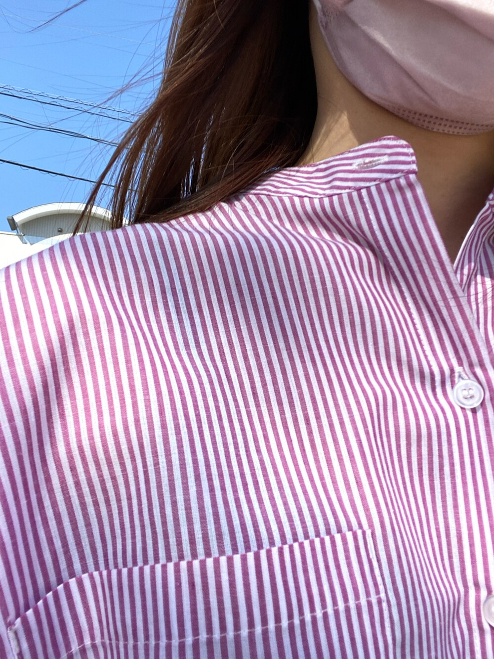 「ストライプ、ストライプシャツ、ホワイトパンツ、キレイめ、ミニバッグ」｜「しまむらのアイテム（トップス、ピンク系）」を使った、mana**さん（レディース・156cm）の春コーディネートの2枚目の写真