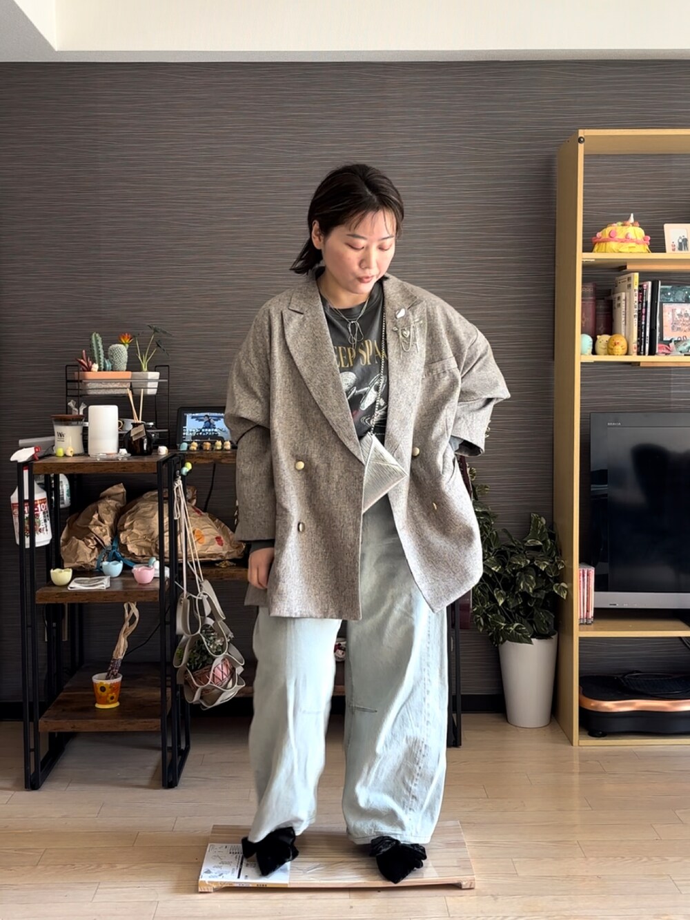 「ジャケット、ジャケットスタイル、春コーデ、春カラー、キレイめカジュアル、プラスサイズ、ぽっちゃり」｜「classicalelfの気軽に羽織れる 大人の ブレザー。 サイド スリット オーバーサイズ ダブルジャケット（テーラードジャケット、ベージュ系）」を使った、真波(Manami)さん（骨格ストレート・レディース・153cm）の春コーディネートの2枚目の写真