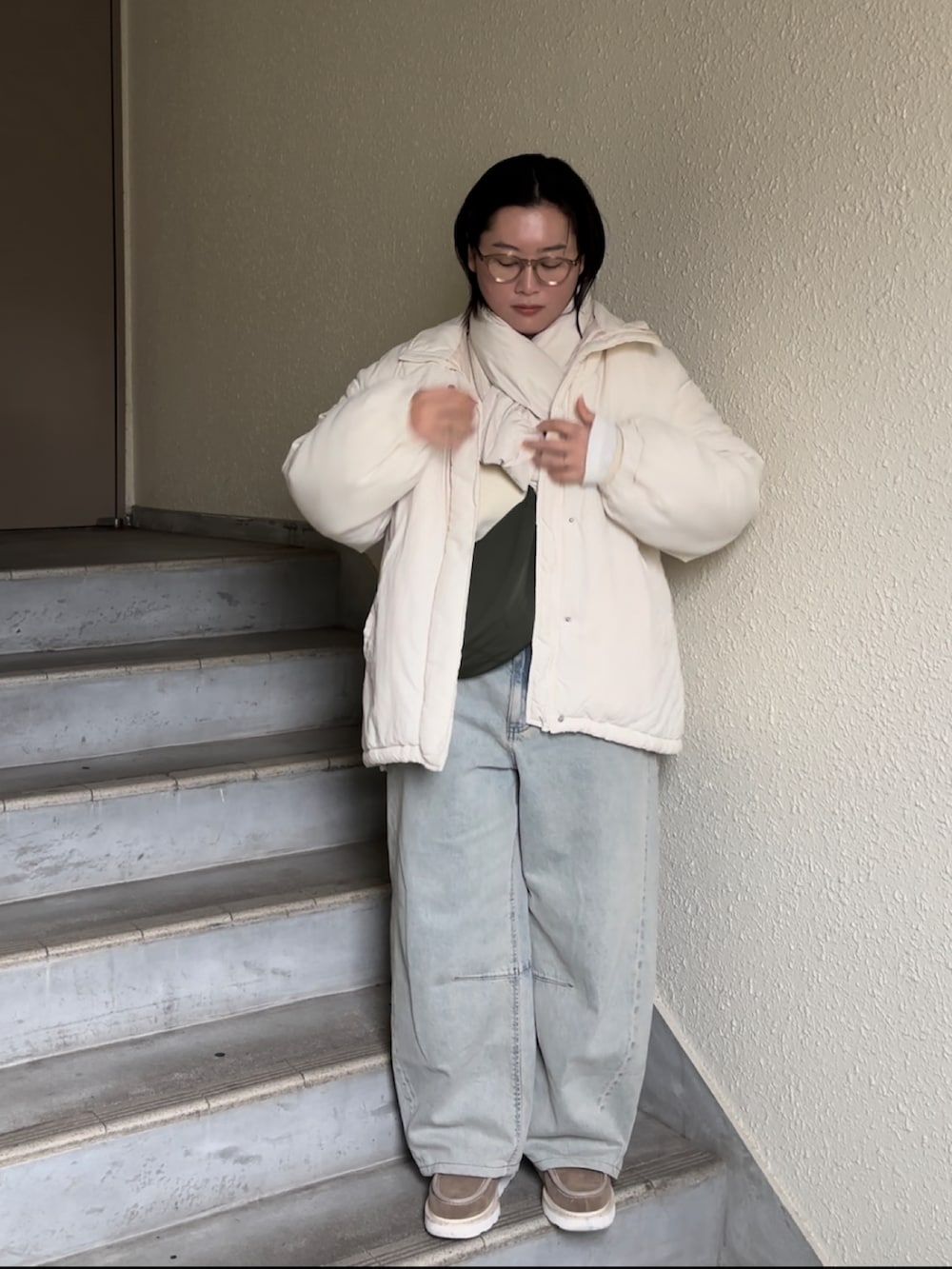 「春コーデ、ぽっちゃり、プラスサイズ、春服」｜「GUのアイテム（デニムパンツ、ブルー系）」を使った、真波(Manami)さん（骨格ストレート・レディース・153cm）の春コーディネートの2枚目の写真