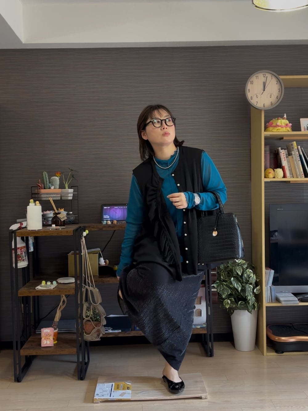 「ハッピーマリリンのアイテム（その他トップス、グリーン系）」を使った、真波(Manami)さん（骨格ストレート・レディース・153cm）の春コーディネートの2枚目の写真