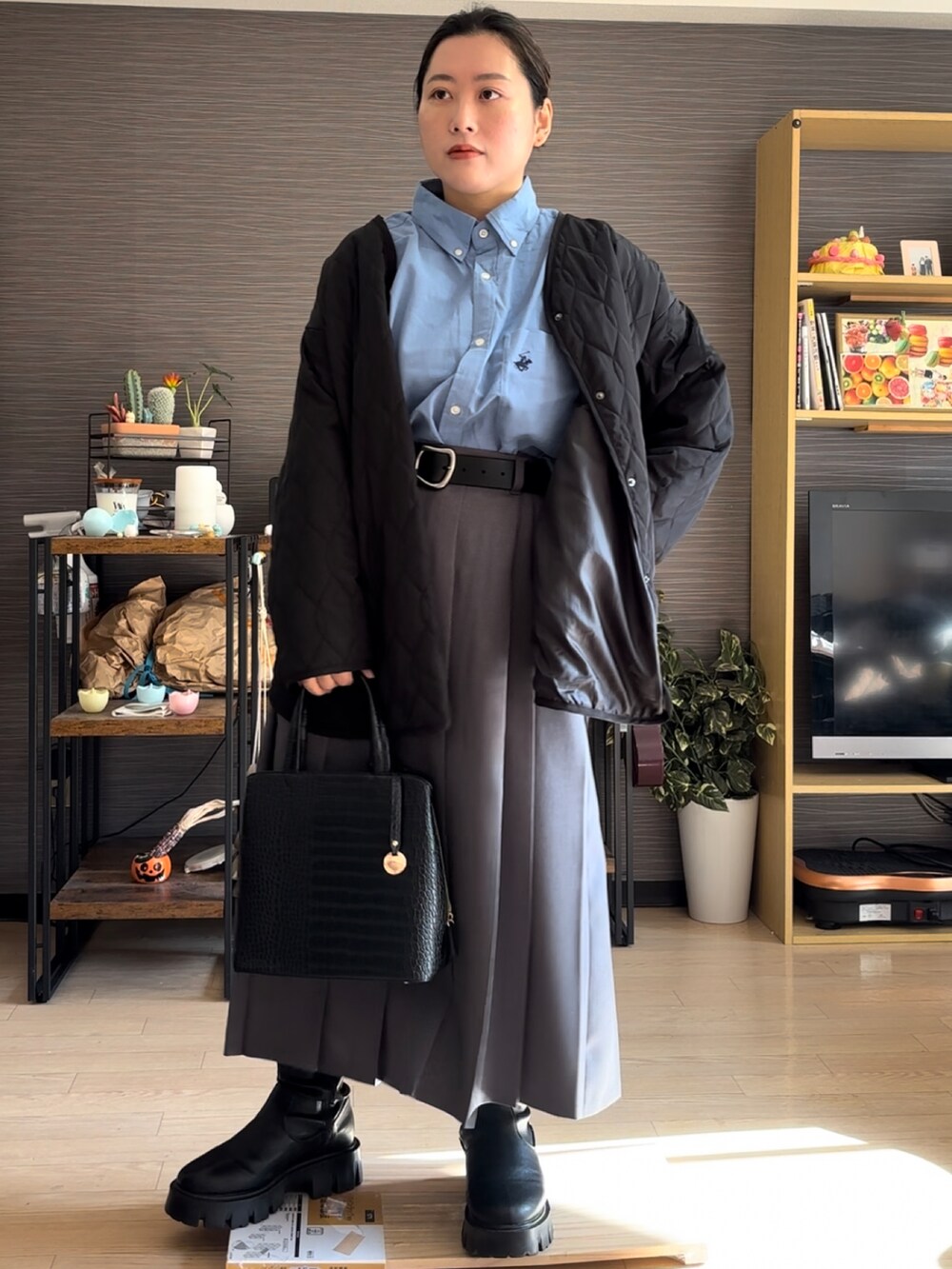 「冬コーデ、オトナ女子、シンプル、秋冬、大人ファッション、キレイめコーデ、シンプルスタイル、冬、ブーツスタイル、プラスサイズ、ぽっちゃり、ぽっちゃりコーデ、プリーツスカート、GU、GUコーデ」｜「nissenの【ゆったり幅広】厚底ストレッチロングブーツ（ワイズ４Ｅ）（ブーツ、ブラック系）」を使った、真波(Manami)さん（レディース・153cm）の冬コーディネートの2枚目の写真