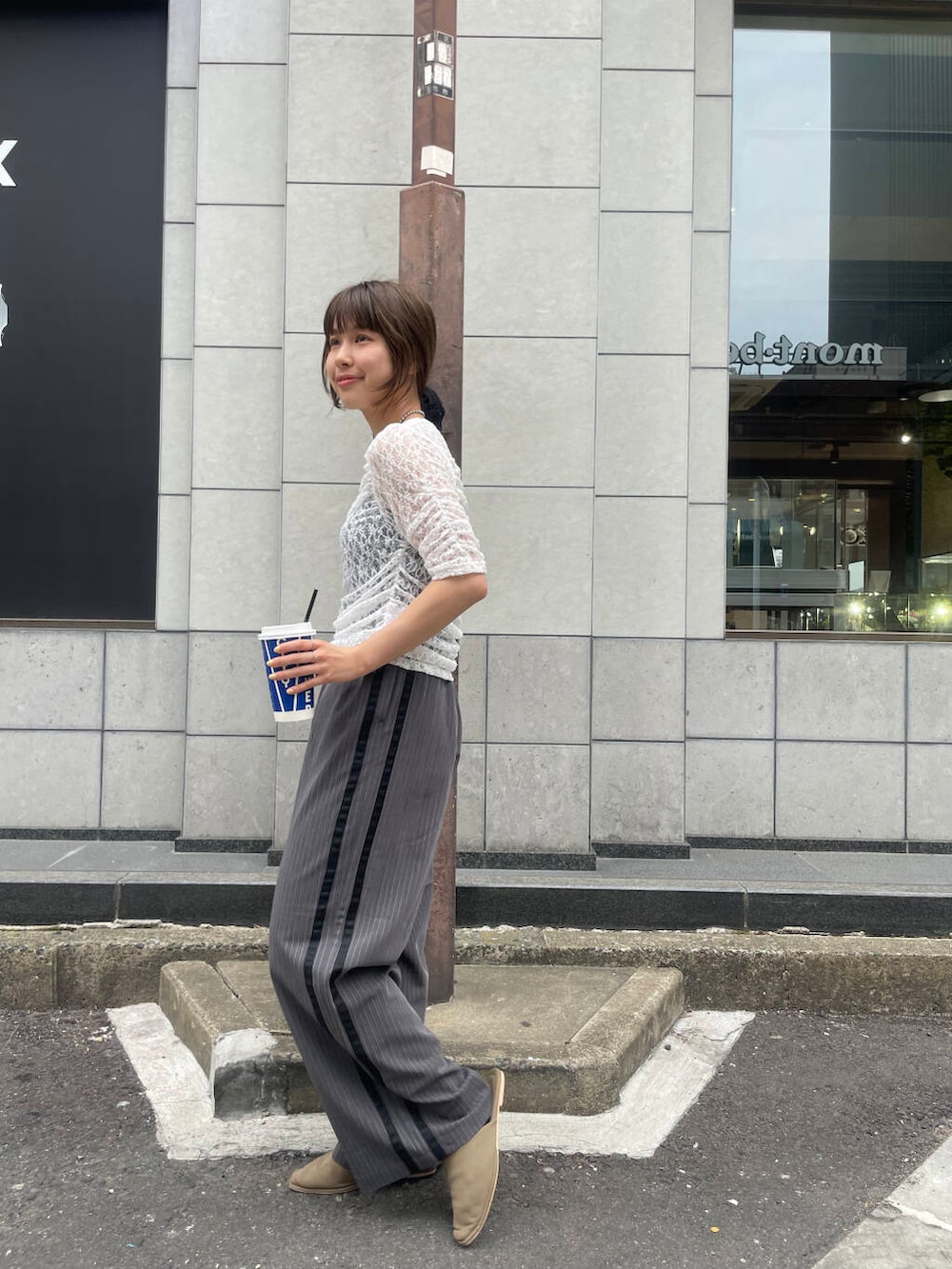 「KBF、レイヤード、newarrival、カラーパンツ、お洒落、20代コーデ、こなれ感、きれいめtシャツ、すっきり、オシャレに見える、ウェーブ×カジュアル、kbfで選ぶ夏」｜「KBFのスエードライクフラットシューズ（その他シューズ、ベージュ系）」を使った、erieri1002さん（レディース・158cm）の夏コーディネートの2枚目の写真