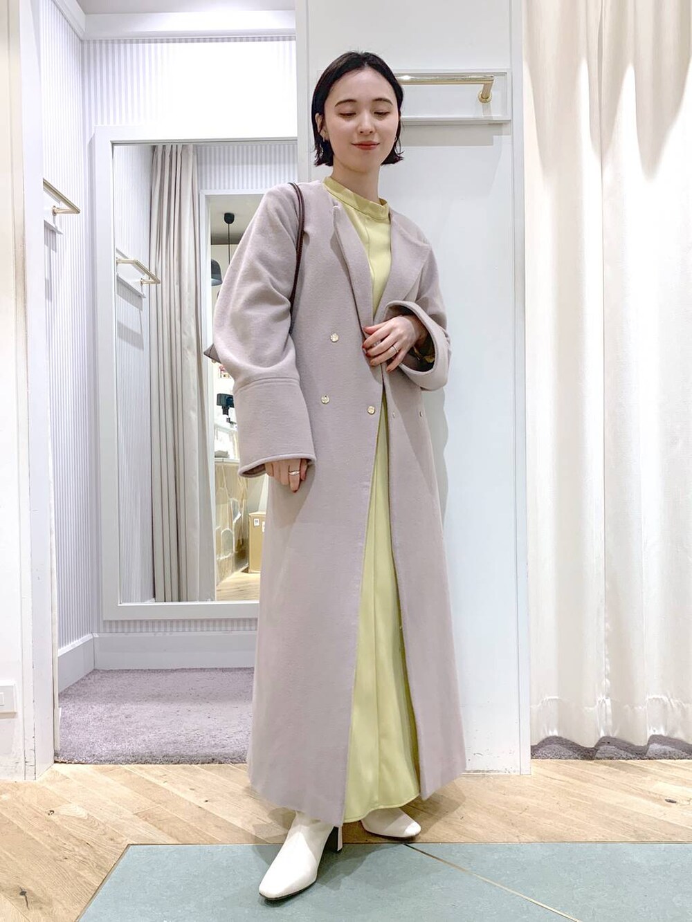 「低身長、着痩せ・細見え、Andemiu、オケージョン、フェミニン、ワンピース、結婚式2次会、ママコーデ、コート」｜「Andemiuのワンハンドルバッグ 103780（ショルダーバッグ、ブラウン系）」を使った、YUさん（レディース・153cm）の冬コーディネートの5枚目の写真