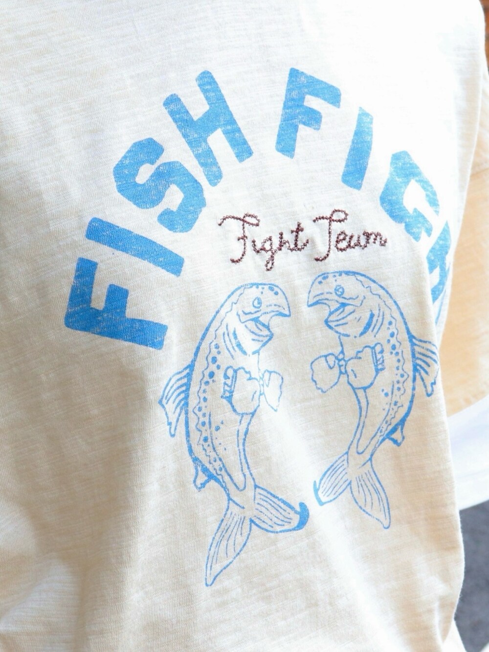 ベージュ系のTシャツ/カットソー、グリーン系のスカートを着用したレディースの夏コーディネートの3枚目の写真