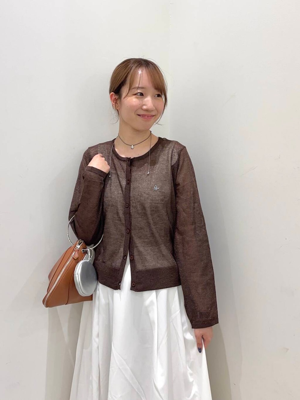 「センスオブプレイス、大人カジュアル、キレイめ、ロングスカート、デートコーデ、ハイウエスト、クロップド丈、senseofplace、夏コーデ、OOFOS、低身長コーデ、20代、お出掛けコーデ、sop、大人ガーリー」|「SENSE OF PLACE by URBAN RESEARCHのバルーンスカート(スカート、ホワイト系)」を使った、ainoさん(レディース・157cm)の春コーディネートの2枚目の写真