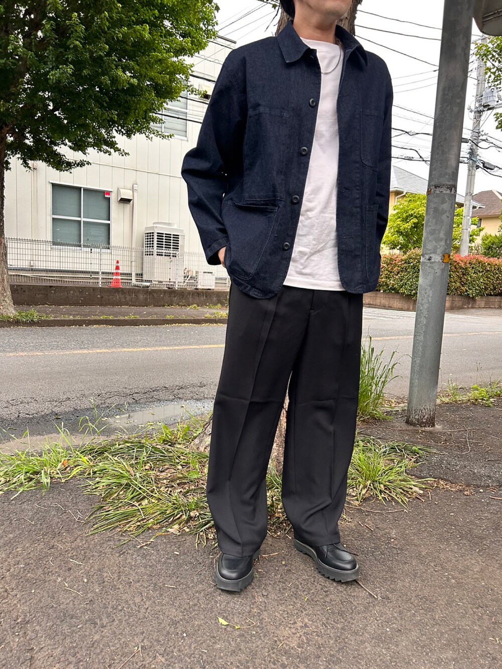 「お出かけコーデ日記、今日のコーデ、キレイめ、ワイドパンツ、キレイめカジュアル、スラックス、春、WYM、プチプラ、革靴、GU、ユニクロ、UNIQLO、休日スタイル、休日コーデ」｜「GUのアイテム（スラックス、ブラック系）」を使った、みつ🐝さん（メンズ・173cm）の春コーディネートの2枚目の写真