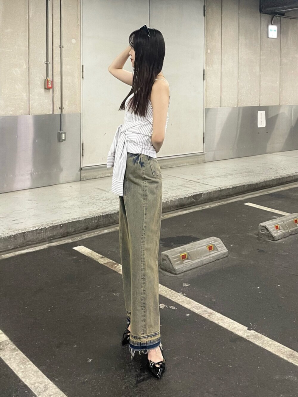 その他のデニムパンツ、その他のシャツ/ブラウスを着用したレディースの夏コーディネートの2枚目の写真