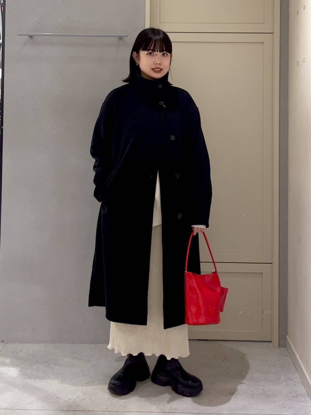 「ベーシック/シンプル、高見え、休日コーデ、大人女子カジュアル_LOWRYS FARM、女子ウケ、モード、カジュアル、着痩せ・細見え、ナチュラル、LOWRYS FARM」｜「LOWRYS FARMのウールライクスタンドコート　 116473（ステンカラーコート、ブラック系）」を使った、ｎａｒｕｍｉさん（レディース・163cm）の冬コーディネートの9枚目の写真
