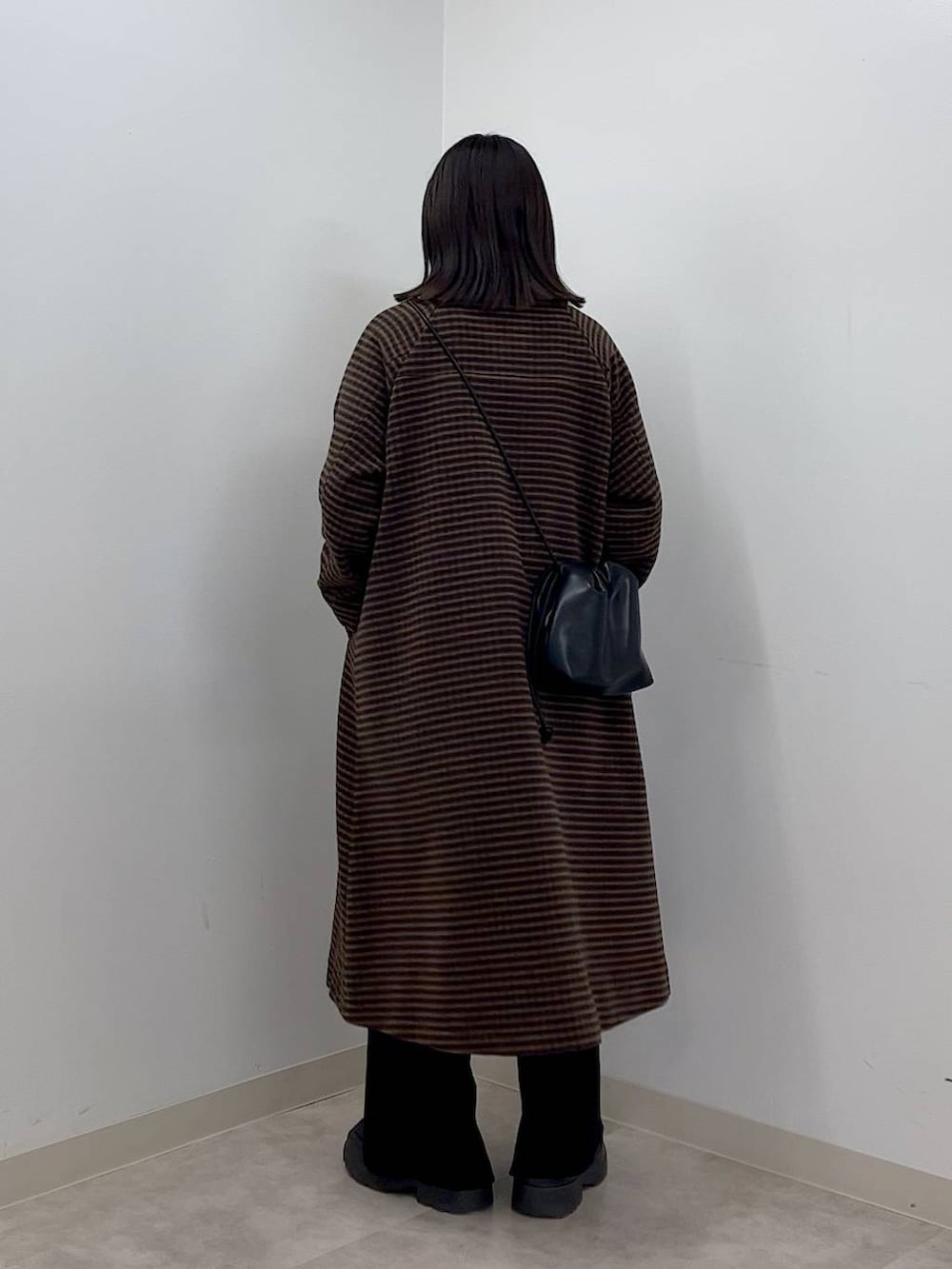 「コート、ベーシック/シンプル、ナチュラル、高見え、休日コーデ、大人女子カジュアル_LOWRYS FARM、女子ウケ、モード、カジュアル、LOWRYS FARM、着痩せ・細見え、冬コーデ」|「LOWRYS FARMのメリノウールステンコート 906737(ノーカラーコート、ブラウン系)」を使った、narumiさん(レディース・163cm)の秋コーディネートの4枚目の写真