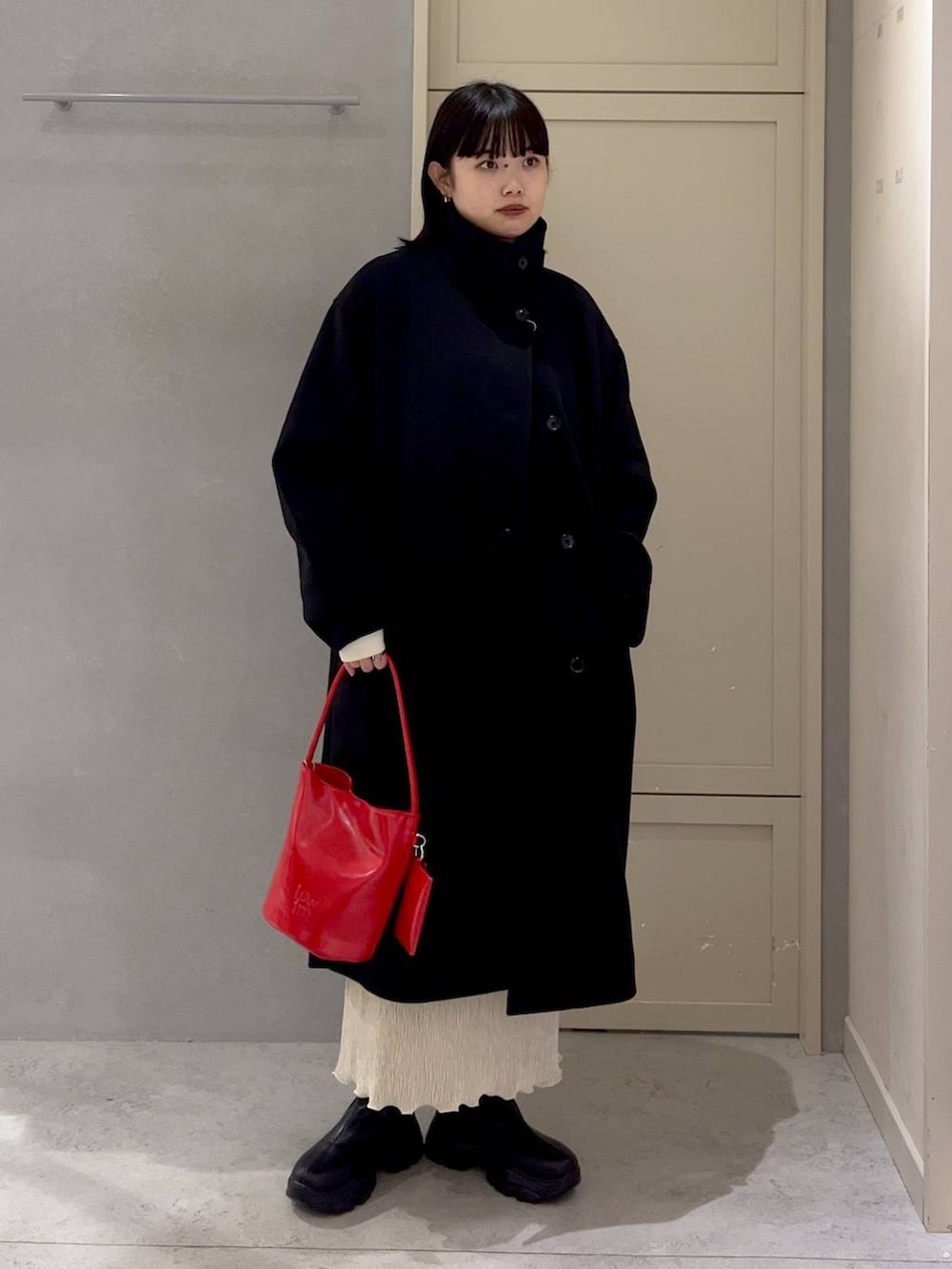 「ベーシック/シンプル、高見え、休日コーデ、大人女子カジュアル_LOWRYS FARM、女子ウケ、モード、カジュアル、着痩せ・細見え、ナチュラル、LOWRYS FARM」｜「LOWRYS FARMのウールライクスタンドコート　 116473（ステンカラーコート、ブラック系）」を使った、ｎａｒｕｍｉさん（レディース・163cm）の冬コーディネートの7枚目の写真
