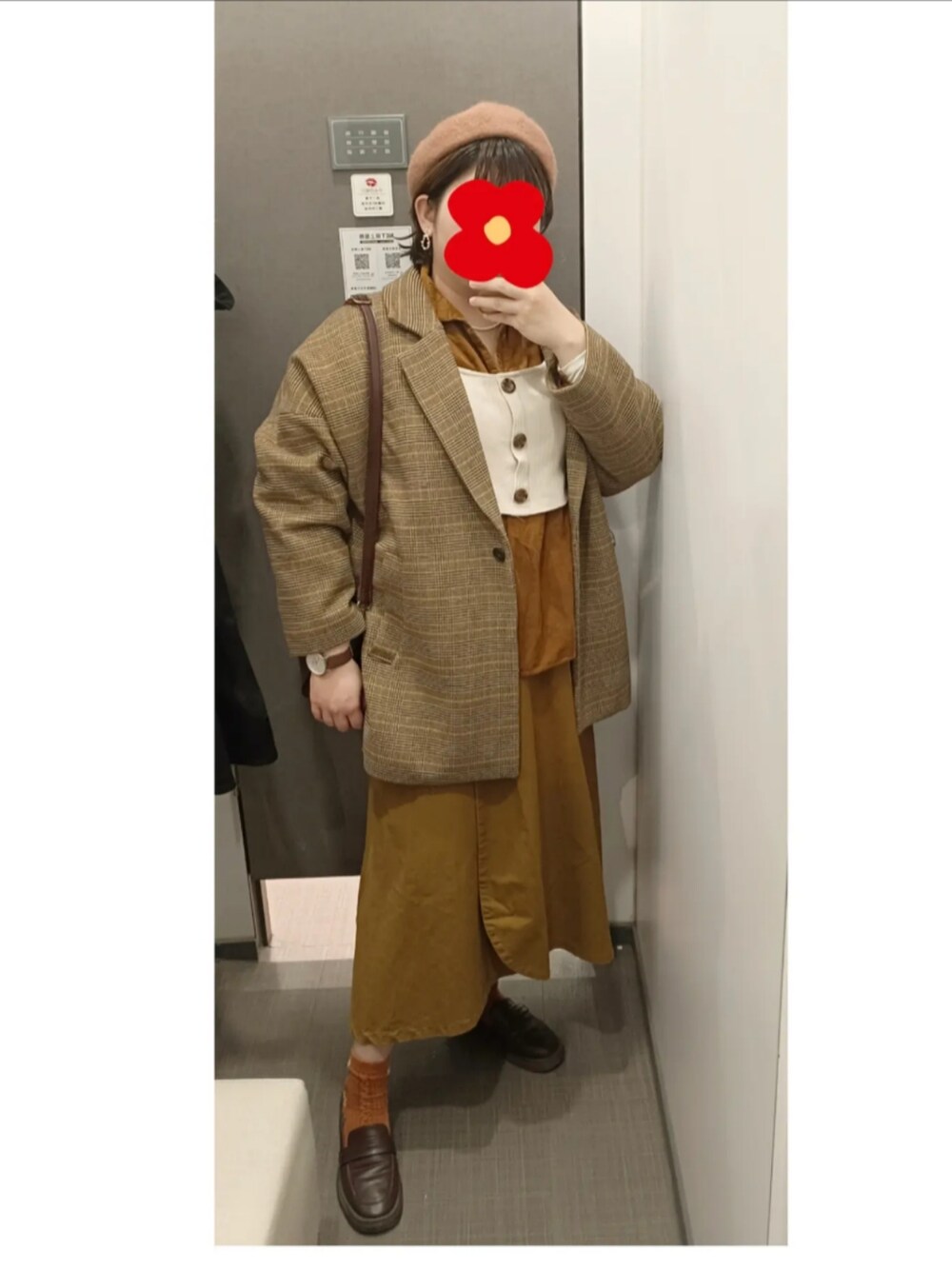「ootd、復古、古着MIX」｜「VINTAGEのアイテム（ローファー、ブラウン系）」を使った、張瀞文さん（レディース・160cm）の冬コーディネートの2枚目の写真