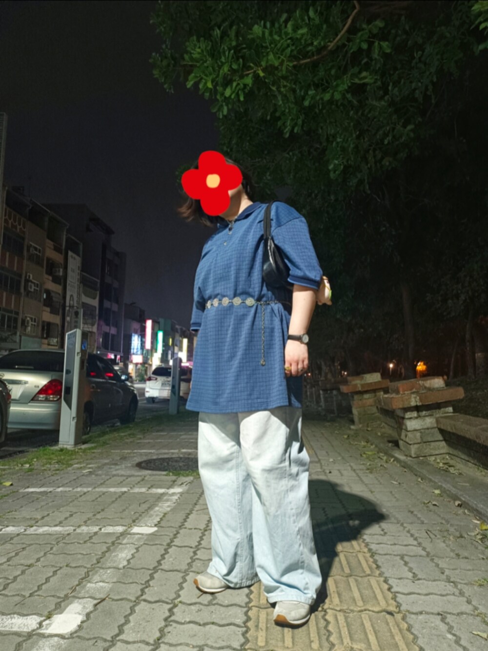 「ootd、古着MIX、休閒、レトロ、カジュアル」｜「NETのアイテム（デニムパンツ、ブルー系）」を使った、張瀞文さん（レディース・161cm）の秋コーディネートの2枚目の写真