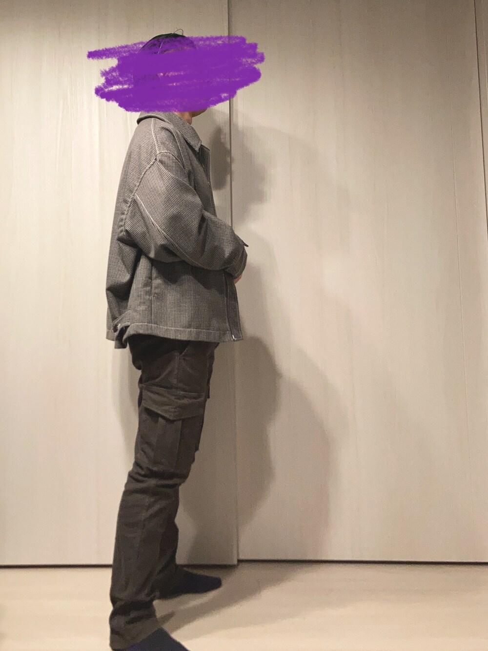 「AKMのアイテム（カーゴパンツ、ブラウン系）」を使った、YSさん（メンズ・165cm）の冬コーディネートの2枚目の写真
