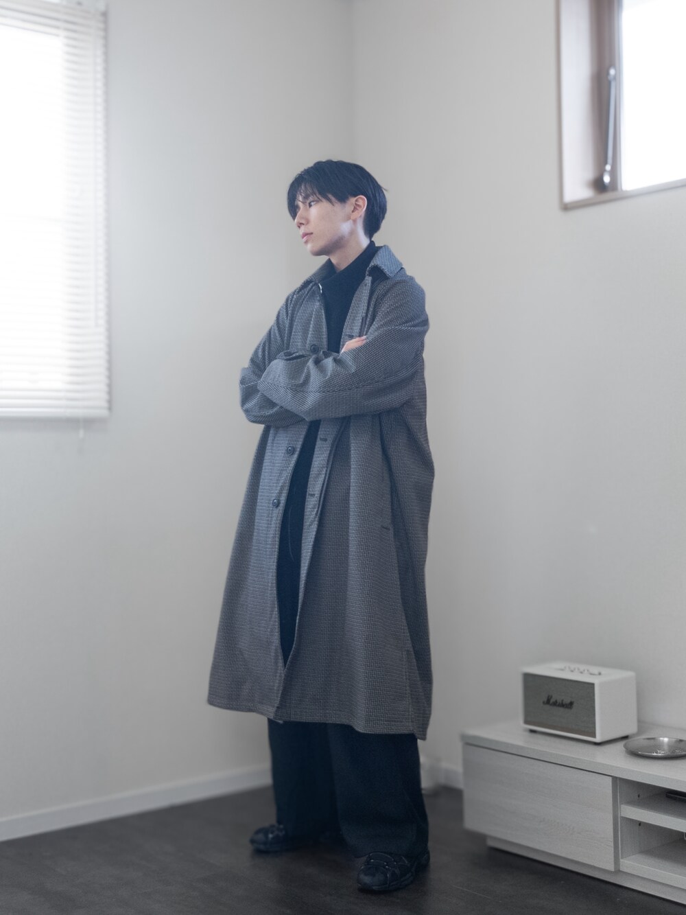 「新星WEARISTAにエントリー、WEARyouthコーデ、remer、remerコーデ、クリスマスに着たい服、マイベストコーデ2023、冬アウター、ロングコート、チェック柄、クリスマスコーデ、きれいめコーデ、デートコーデ、スラックス、レイヤードスタイル、韓国ファッション」｜「remerのloose Balmacaan over long coat / ルーズバルマカーンオーバーロングコート（ステンカラーコート、その他）」を使った、みなりん(Minari)さん（骨格ナチュラル・メンズ・172cm）の冬コーディネートの3枚目の写真