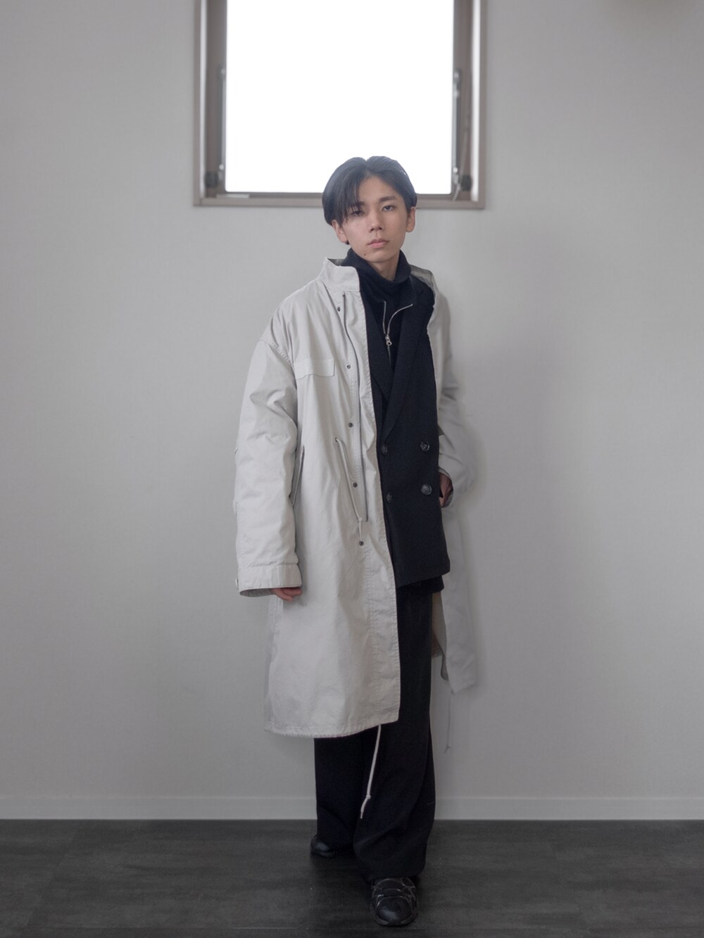 「新星WEARISTAにエントリー、WEARyouthコーデ、remer、remerコーデ、クリスマスに着たい服、マイベストコーデ2023、冬アウター、ロングコート、ストリート、レイヤードスタイル、韓国ファッション、チェック、休日スタイル、セットアップ、テーラードジャケット」｜「remerの【M65】loose military coat (3WAY) / M65ルーズミリタリーコート【キルティングライナーセット】（その他アウター、ホワイト系）」を使った、みなりん(Minari)さん（骨格ナチュラル・メンズ・172cm）の冬コーディネートの2枚目の写真