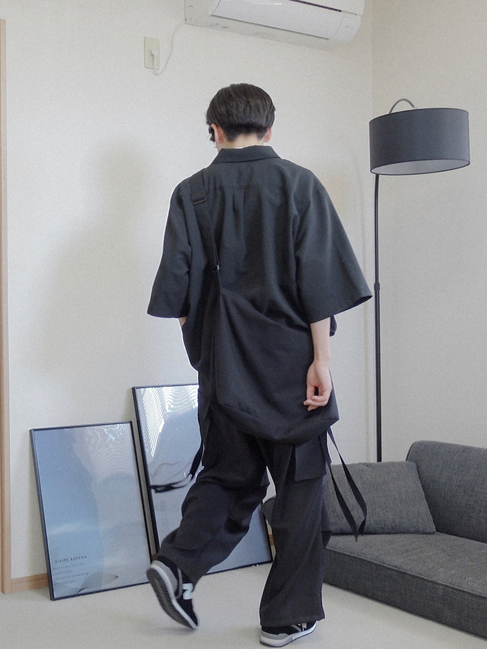 「お出かけコーデ日記、春夏コーデ、おしゃれさんと繋がりたい、休日スタイル、シンプル、ビッグシルエット、remer、remerコーデ、remer_outfit、スニーカーコーデ、きれいめカジュアル、モノトーン、モノトーンコーデ、カジュアルコーデ、シンプルスタイル」｜「remerのloose basic mock neck Tee / ルーズベーシックモックネックT（Tシャツ/カットソー、ホワイト系）」を使った、みなりん(Minari)さん（骨格ナチュラル・メンズ・171cm）の春コーディネートの3枚目の写真
