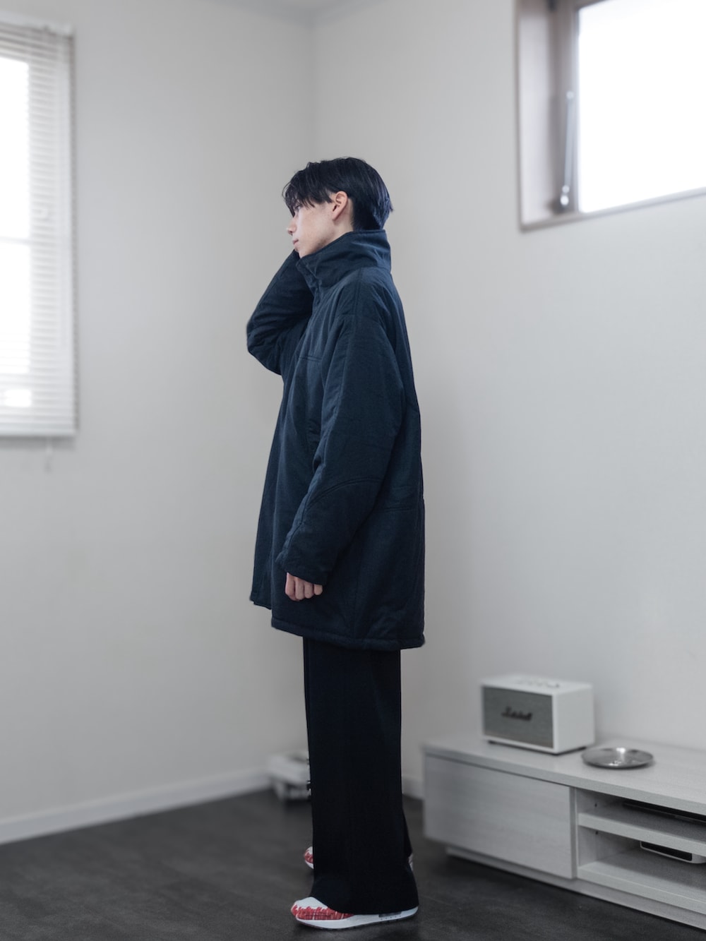 「新星WEARISTAにエントリー、クリスマスに着たい服、マイベストコーデ2023、冬アウター、ダウン、クリスマスコーデ、デートコーデ、きれいめコーデ、キレイめコーデ、WEARyouthコーデ、remer、remerコーデ、ダウンジャケット、レイヤードスタイル、韓国ファッション」｜「remerのloose military Hi-zip over jacket / ルーズミリタリーハイジップオーバージャケット（ミリタリージャケット、ブラック系）」を使った、みなりん(Minari)さん（骨格ナチュラル・メンズ・172cm）の冬コーディネートの2枚目の写真