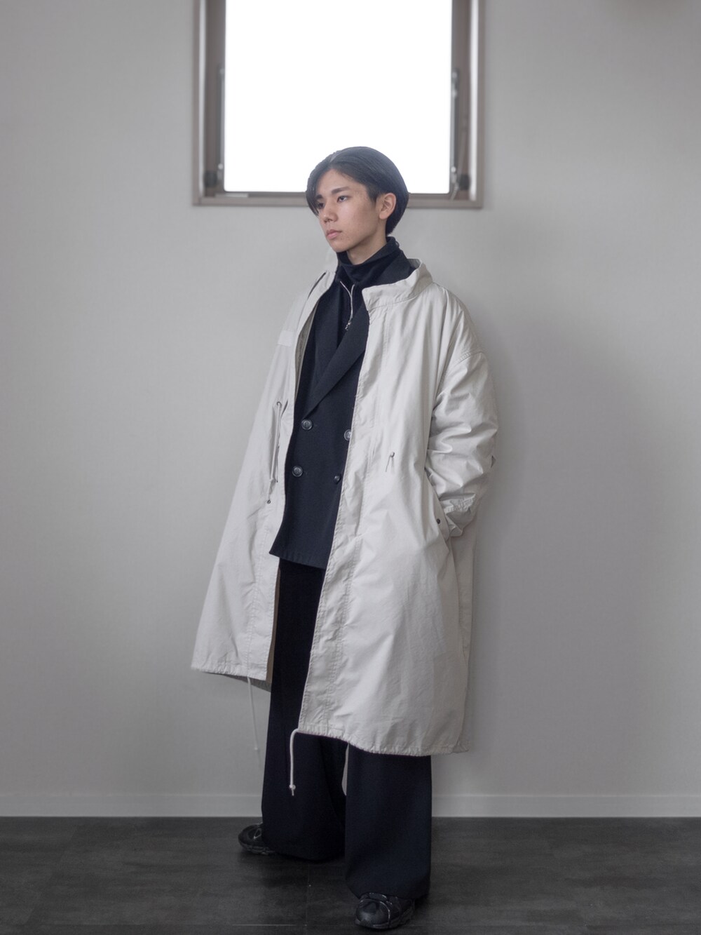「新星WEARISTAにエントリー、WEARyouthコーデ、remer、remerコーデ、クリスマスに着たい服、マイベストコーデ2023、冬アウター、ロングコート、ストリート、レイヤードスタイル、韓国ファッション、チェック、休日スタイル、セットアップ、テーラードジャケット」｜「remerの【M65】loose military coat (3WAY) / M65ルーズミリタリーコート【キルティングライナーセット】（その他アウター、ホワイト系）」を使った、みなりん(Minari)さん（骨格ナチュラル・メンズ・172cm）の冬コーディネートの4枚目の写真