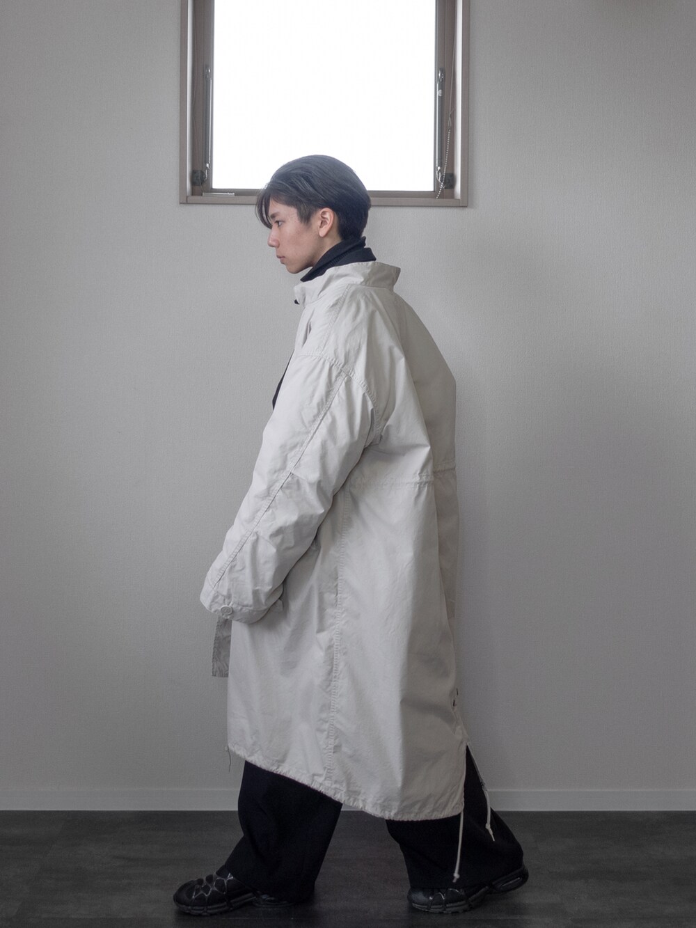 「新星WEARISTAにエントリー、WEARyouthコーデ、remer、remerコーデ、クリスマスに着たい服、マイベストコーデ2023、冬アウター、ロングコート、ストリート、レイヤードスタイル、韓国ファッション、チェック、休日スタイル、セットアップ、テーラードジャケット」｜「remerの【M65】loose military coat (3WAY) / M65ルーズミリタリーコート【キルティングライナーセット】（その他アウター、ホワイト系）」を使った、みなりん(Minari)さん（骨格ナチュラル・メンズ・172cm）の冬コーディネートの3枚目の写真