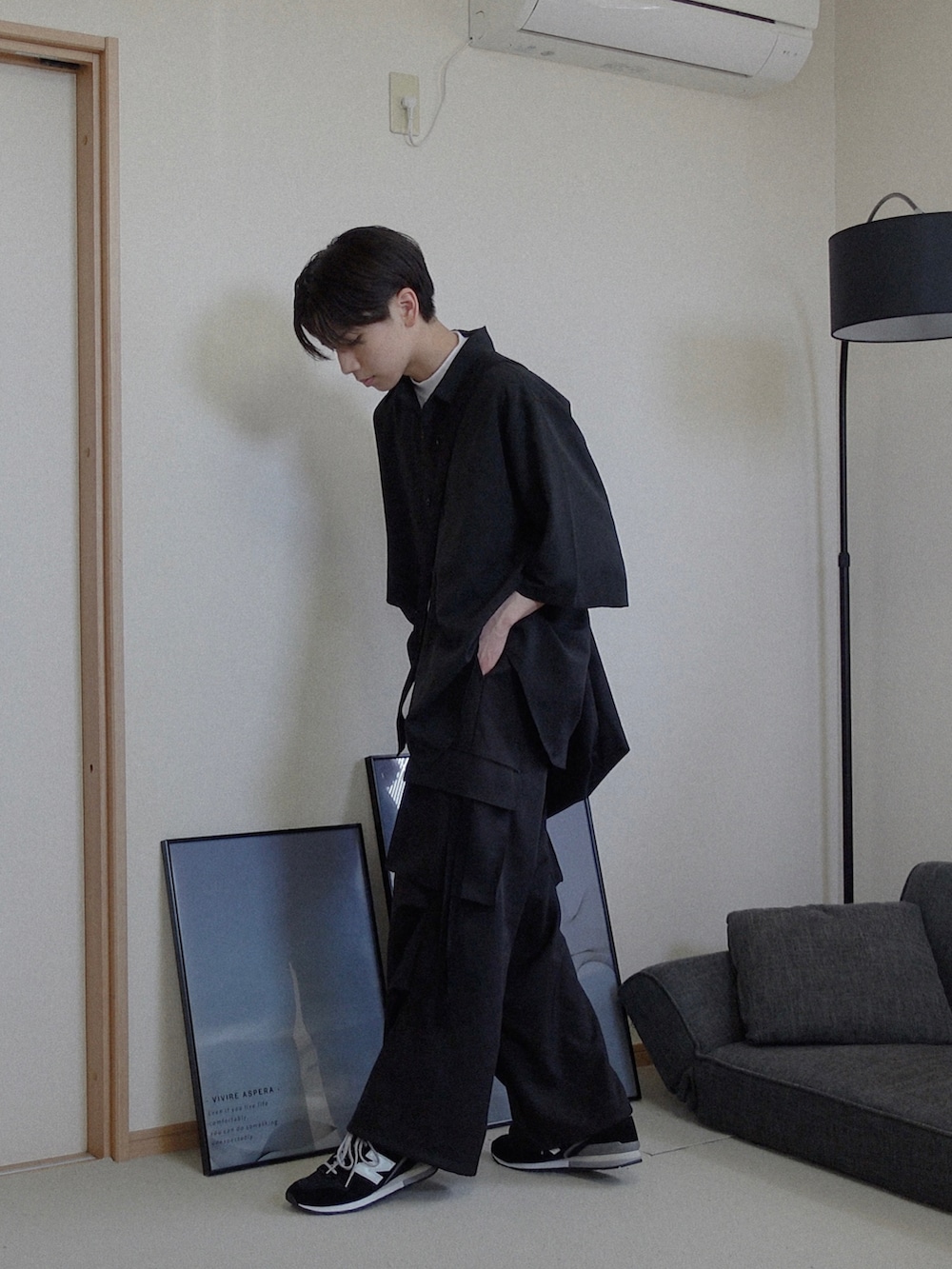 「お出かけコーデ日記、春夏コーデ、おしゃれさんと繋がりたい、休日スタイル、シンプル、ビッグシルエット、remer、remerコーデ、remer_outfit、スニーカーコーデ、きれいめカジュアル、モノトーン、モノトーンコーデ、カジュアルコーデ、シンプルスタイル」｜「remerのloose basic mock neck Tee / ルーズベーシックモックネックT（Tシャツ/カットソー、ホワイト系）」を使った、みなりん(Minari)さん（骨格ナチュラル・メンズ・171cm）の春コーディネートの4枚目の写真