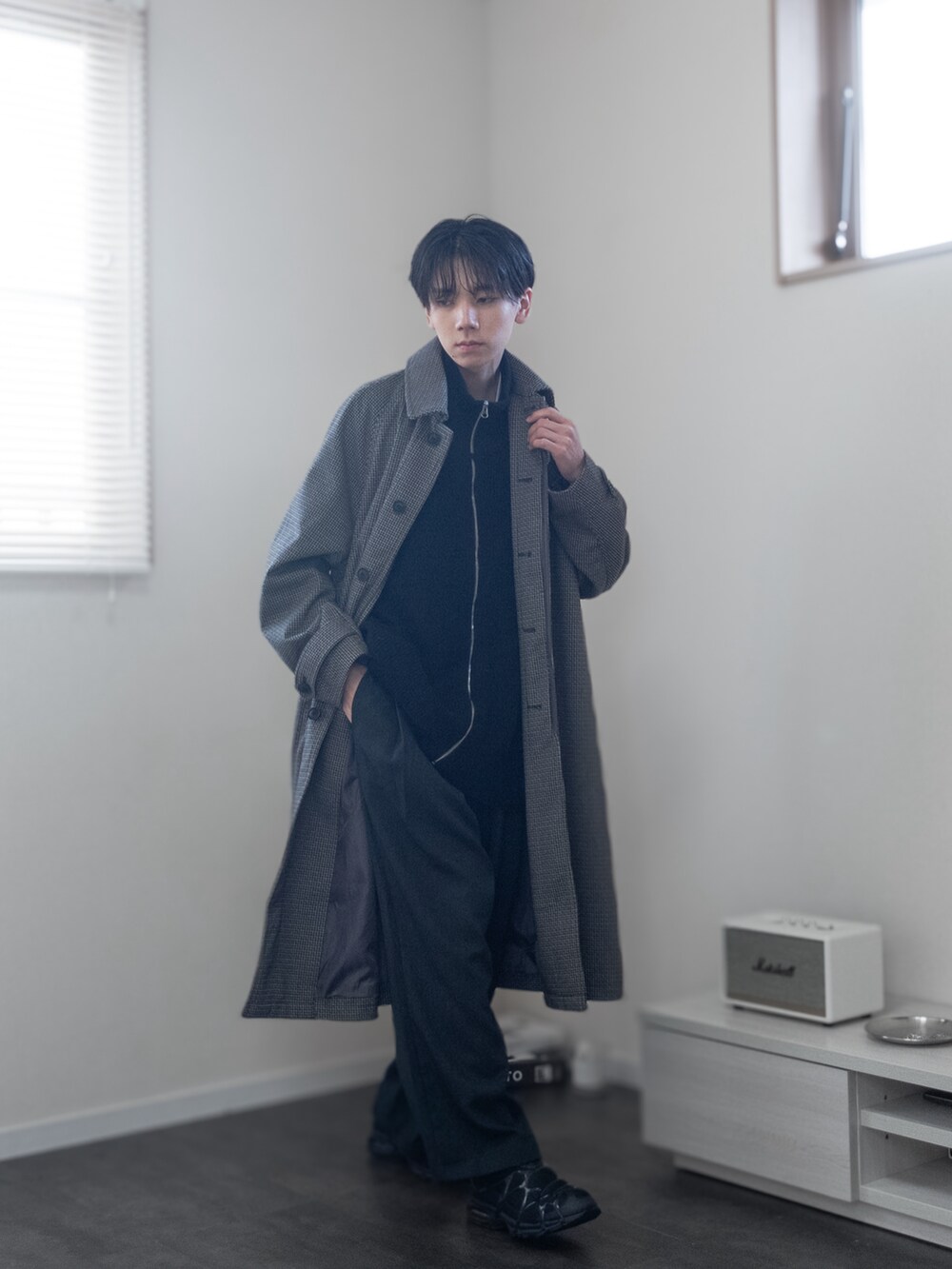 「新星WEARISTAにエントリー、WEARyouthコーデ、remer、remerコーデ、クリスマスに着たい服、マイベストコーデ2023、冬アウター、ロングコート、チェック柄、クリスマスコーデ、きれいめコーデ、デートコーデ、スラックス、レイヤードスタイル、韓国ファッション」｜「remerのloose Balmacaan over long coat / ルーズバルマカーンオーバーロングコート（ステンカラーコート、その他）」を使った、みなりん(Minari)さん（骨格ナチュラル・メンズ・172cm）の冬コーディネートの2枚目の写真