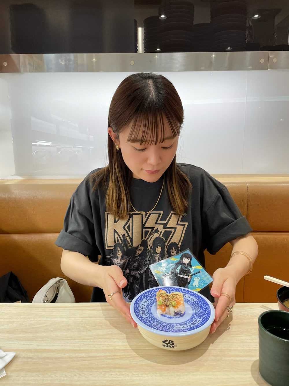 「バンドT、ロックT、シンプルコーデ、休日スタイル、ブラックコーデ、春夏コーデ、ストリート、ハンドバッグ、スニーカー、ロングスカート、夏コーデ、Tシャツ、カジュアルコーデ、モノトーンコーデ、ビッグシルエット」｜「select MOCAの2022 SS メッシュタイトスカート（スカート、ブラック系）」を使った、chicchimoさん（骨格ナチュラル・レディース・152cm）の春コーディネートの3枚目の写真