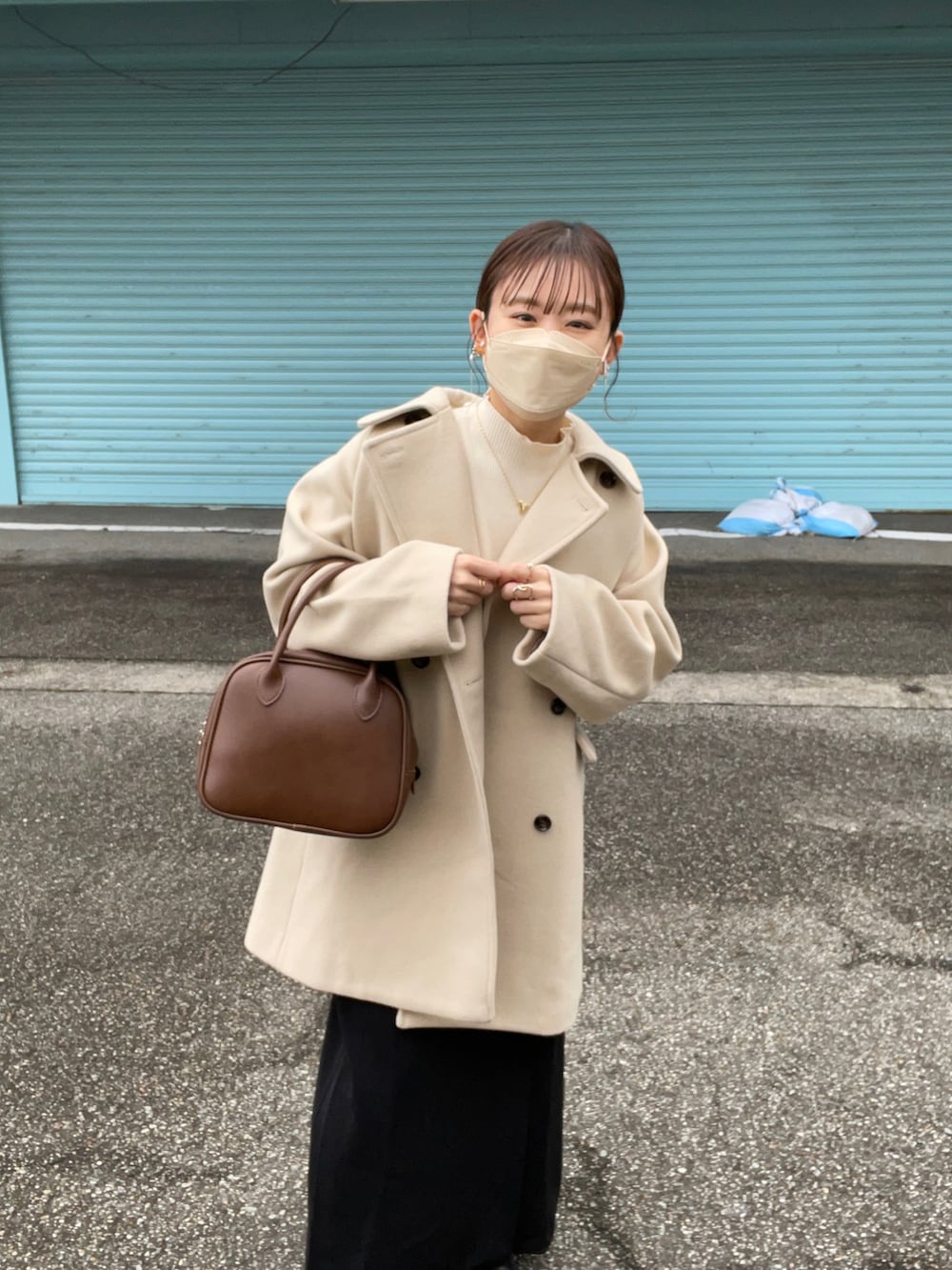 「PR、ピーコート、Sonny Label、冬コーデ、淡色コーデ、ボストンバッグ、タートルネック、ハイネック、スクエアトゥ、モード、クリスマスに着たい服、マイベストコーデ2022、休日スタイル、韓国ファッション、きれいめカジュアル」|「URBAN RESEARCH Sonny Labelのメルトンミディピーコート(ピーコート、ベージュ系)」を使った、chicchimoさん(骨格ナチュラル・レディース・152cm)の冬コーディネートの5枚目の写真