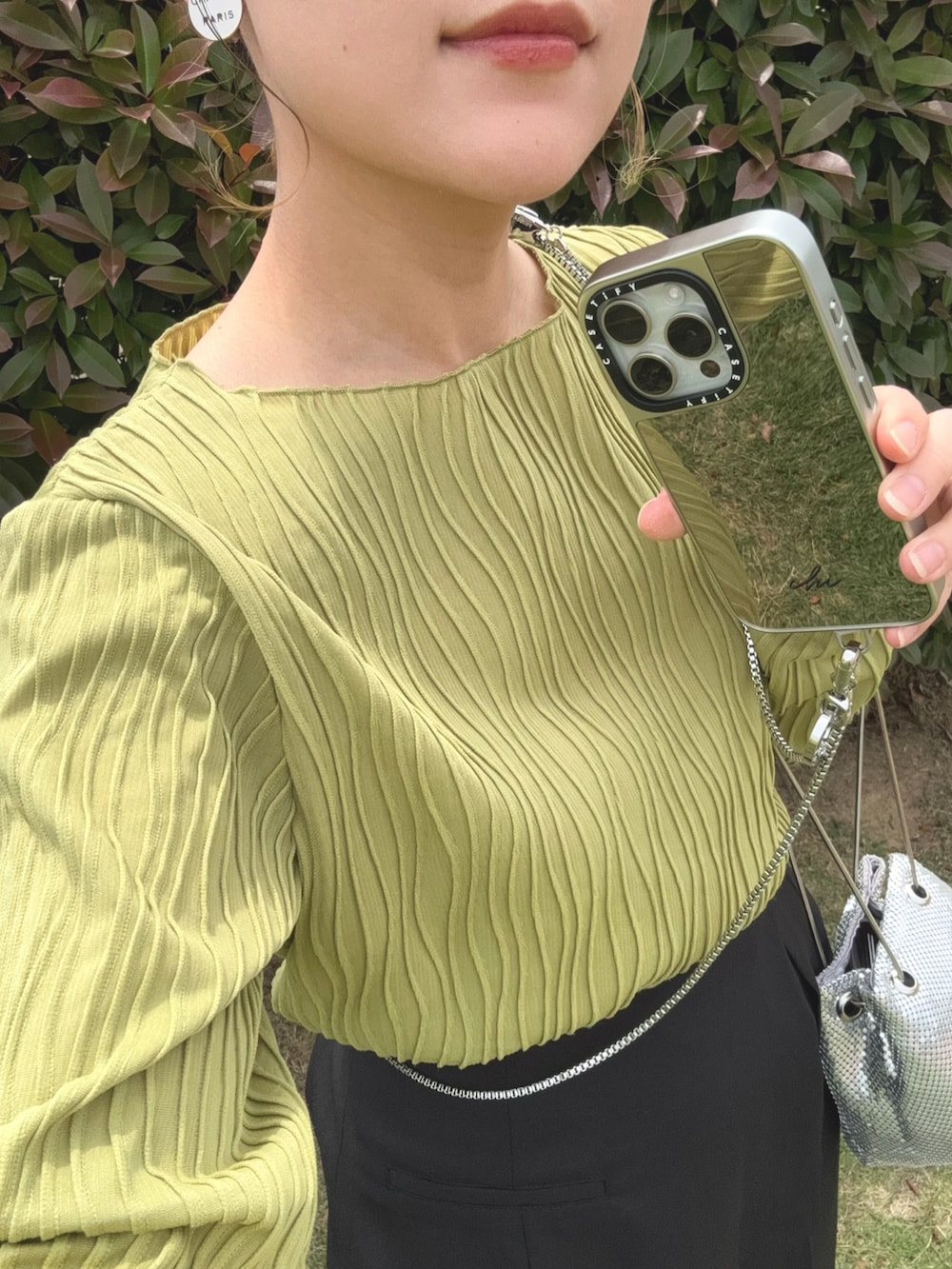 「プチプラ、モノトーン、グリーンコーデ、夏ファッション、スニーカーコーデ、オトナカジュアル、大人ファッション、休日スタイル、レイヤードスタイル、レイヤードパンツ、厚底シューズ、春服、ラクチンコーデ、シアートップス、シルバー」｜「ap retroのウェーブストライプメロウプルオーバー　/　長袖　/  ロンT（Tシャツ/カットソー、グリーン系）」を使った、chicchimoさん（骨格ナチュラル・レディース・152cm）の夏コーディネートの4枚目の写真
