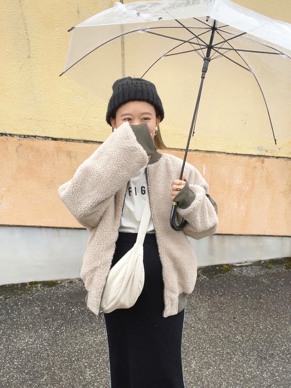 「秋服準備はじめました、秋コーデ、MA-1、ニット帽、スニーカー、ロングスカート、ショルダーバッグ、UNIQLO、ジャケットスタイル、お出かけコーデ、スポーツミックス、アウトドアスタイル、大人カジュアル、秋冬コーデ、ボリューム袖」｜「piyoriyのアイテム（MA-1、グリーン系）」を使った、chicchimoさん（骨格ナチュラル・レディース・152cm）の秋コーディネートの5枚目の写真