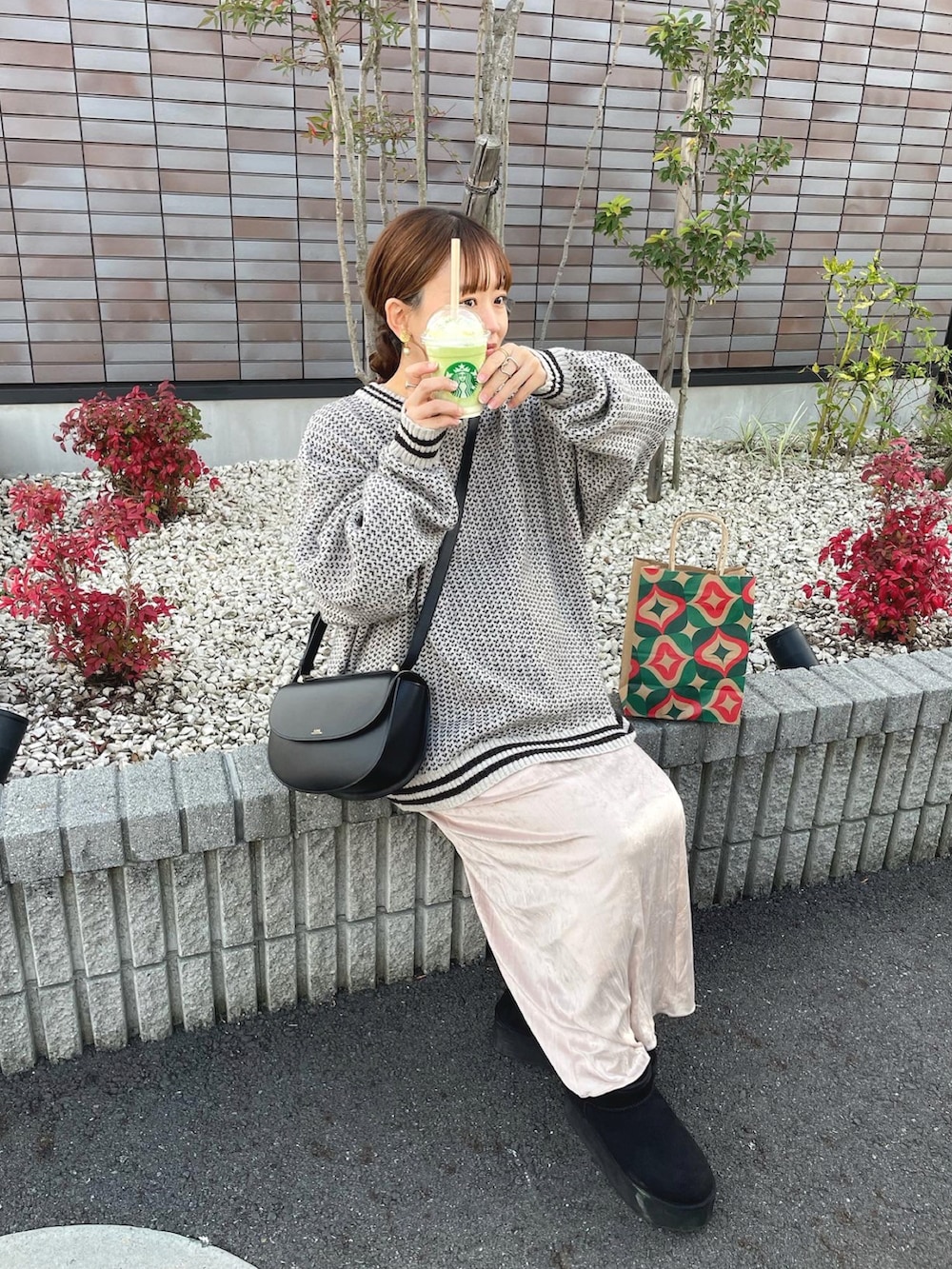 chicchimoさんの「レトロな配色がお洒落映え。刺繍ワッペンジャガードニットプルオーバー（classicalelf）」を使ったコーディネートの5枚目の写真