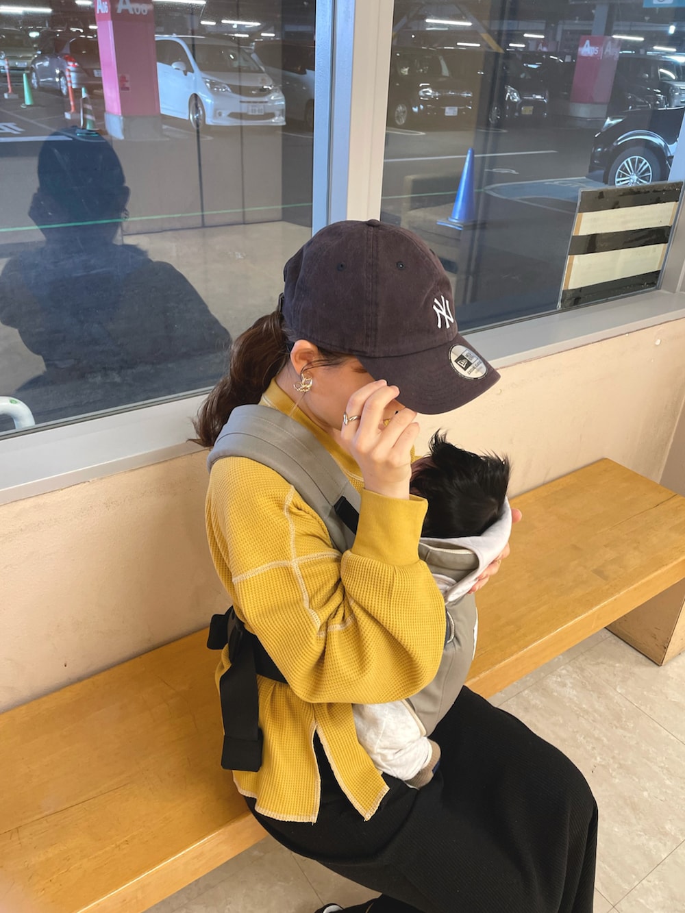 「カラーコーデ、春色、春コーデ、春のおしゃ見えテクニック、春服みてみて、キャップ、スニーカー、シンブルコーデ、お出かけコーデ、休日スタイル、プチプラ、大人カジュアル、春ファッション、レディースファッション、ストリート」｜「Javaの《JaVaジャバ 別注》シンプルなのに格上げ。2way配色ワッフルロンTee（Tシャツ/カットソー、イエロー系）」を使った、chicchimoさん（骨格ナチュラル・レディース・152cm）の春コーディネートの2枚目の写真
