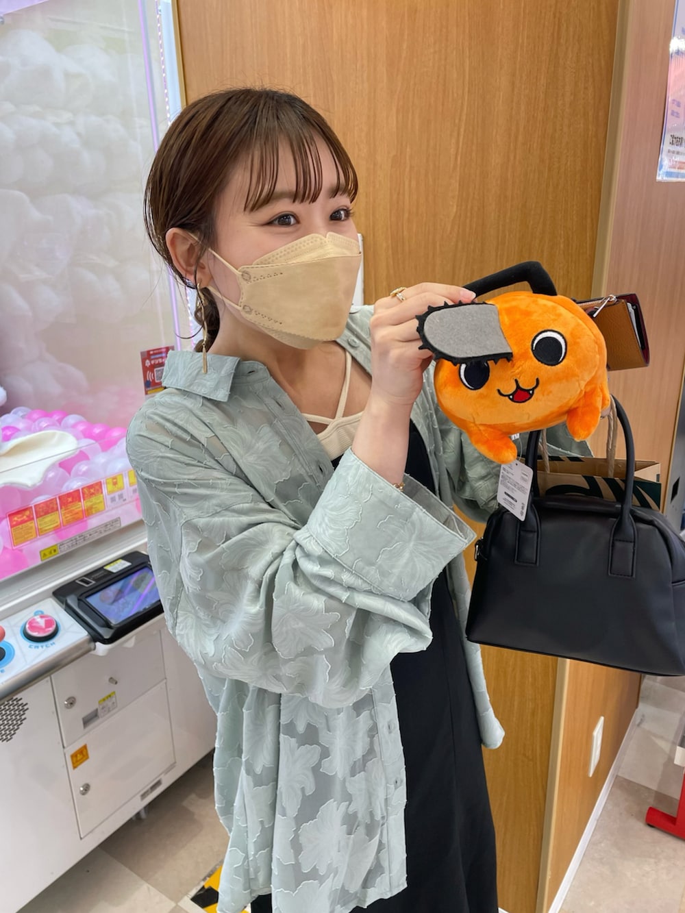 「シャツスタイル、キャミワンピ、レイヤードスタイル、きれいめカジュアル、休日スタイル、春夏コーデ、シアートップス、ワンピーススタイル、プチプラ、サンダルコーデ、カジュアルコーデ、グリーン、低身長女子、ワンピース、カラーコーデ」｜「mily biletの【mily bilet】ワンランク上のスタイル。シアージャガード花柄2wayシャツ（シャツ/ブラウス、グリーン系）」を使った、chicchimoさん（骨格ナチュラル・レディース・152cm）の春コーディネートの3枚目の写真