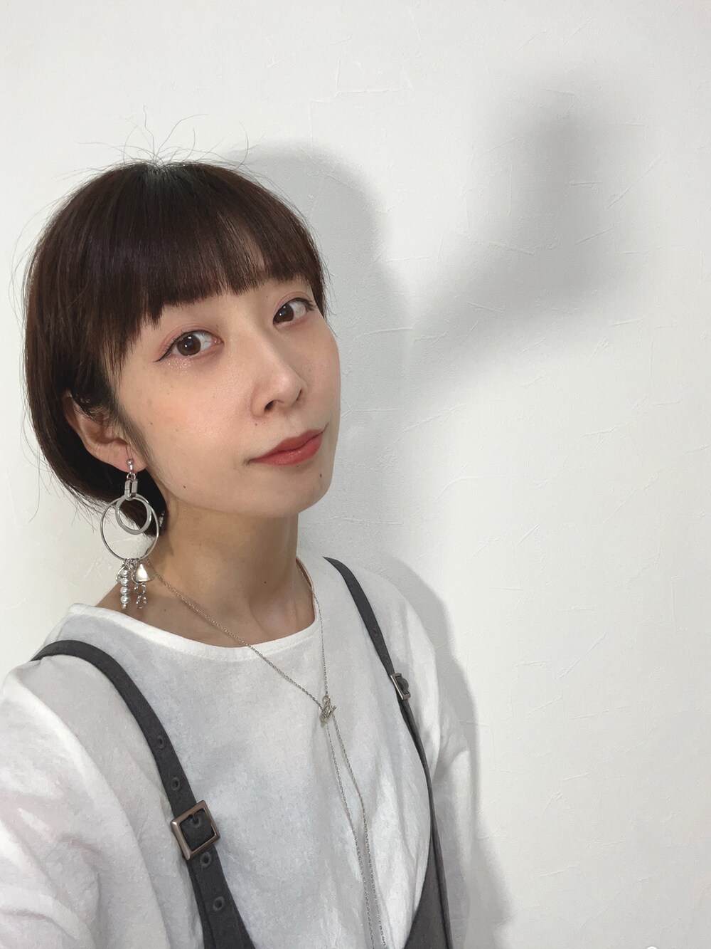 「春コーデ、レイヤードスタイル、ブーツ、レースアップブーツ、休日スタイル、韓国ファッション、モード、今日のコスメと服、ベスト」｜「MAQuillAGEのマキアージュ　ドラマティックリップティント（口紅/リップティント/グロス、ベージュ系）」を使った、Lilychouchouさん（レディース・163cm）の春コーディネートの2枚目の写真