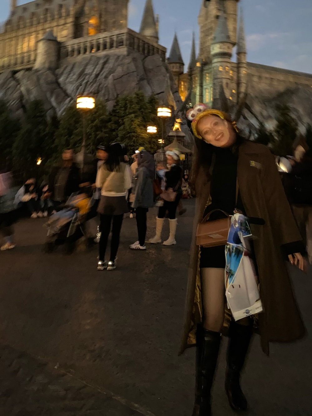 「ユニバ、USJ、コート」｜「aimohaのロングブーツ（ブーツ、ブラック系）」を使った、Momiさん（骨格ウェーブ・レディース・168cm）の冬コーディネートの2枚目の写真