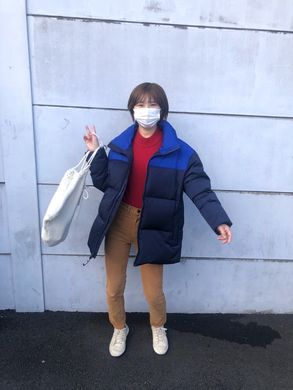 「カジュアル、休日スタイル、パンツコーデ、大人女子、ootd、ニットコーデ、デート、ダウンジャケット、おしゃれさんと繋がりたい、コーデュロイパンツ」｜「GAPの隠しポケット付きハイライズ シガレットコーデュロイジーンズ（その他パンツ、ブラウン系）」を使った、ayaさん（レディース・159cm）の冬コーディネートの2枚目の写真