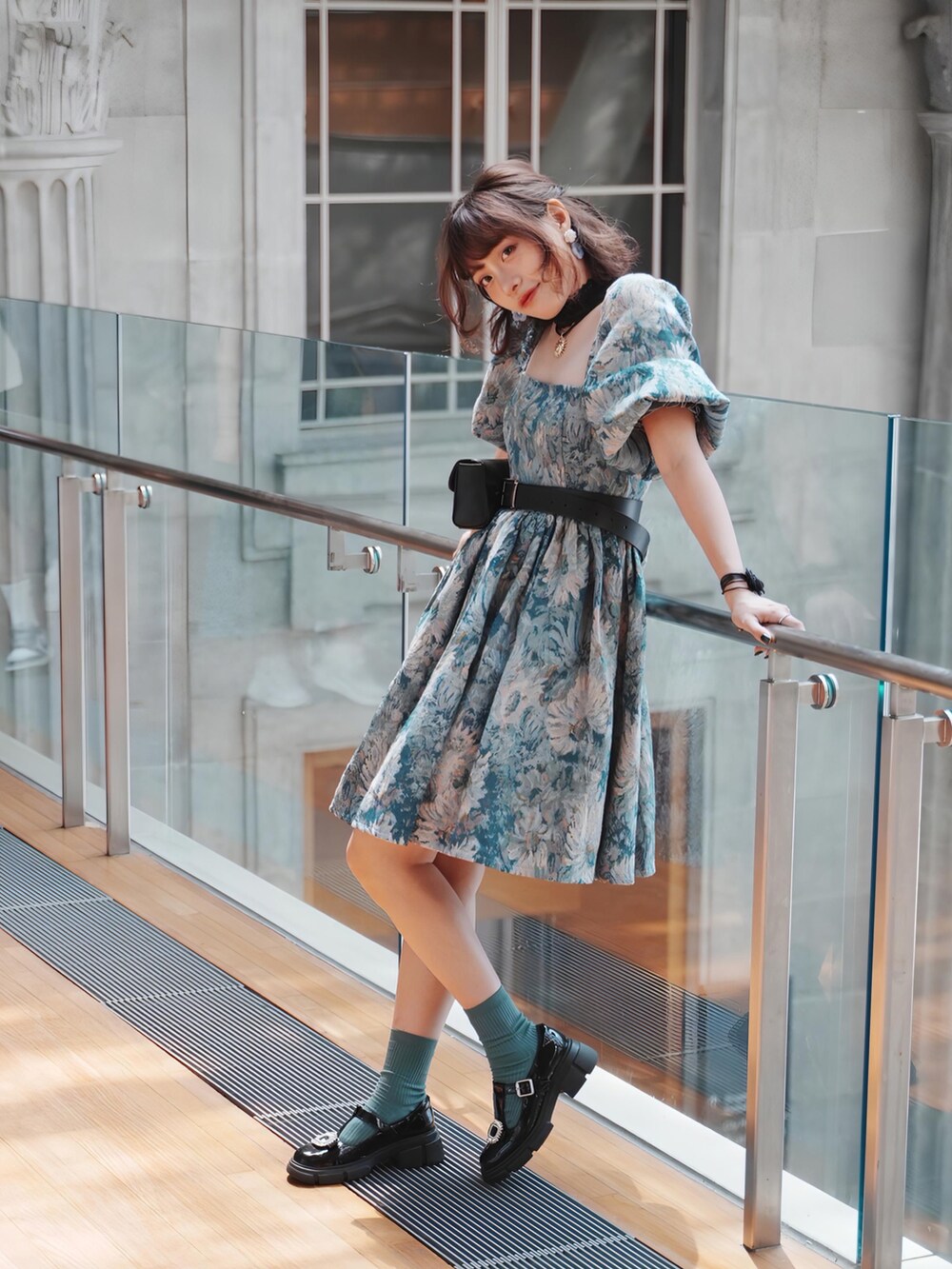 「美術館」｜「tnewtiesのアイテム（ボディバッグ/ウエストポーチ、ブラック系）」を使った、Rosyさん（レディース・158cm）の夏コーディネートの2枚目の写真