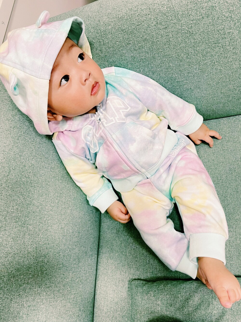 その他のその他ベビーウェアを着用したキッズの春コーディネートの3枚目の写真