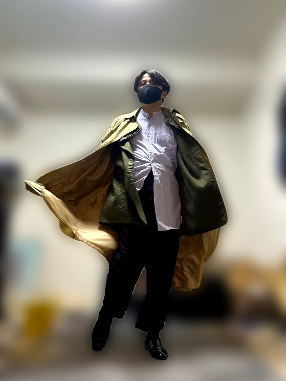 「冬のコーデ、レイヤードスタイル、トレンチコート、大人カジュアル、革靴、COMOLI、COMOLIシャツ、yohjiyamamoto、HARUTA、空色、古着コーデ、いいね、save、フォローお願いします🤑」｜「HARUTAのHARUTA ハルタ メンズ スポックシューズ【軽量/本革】スリッポン ドクターシューズ 850 ブラック（その他シューズ、ブラック系）」を使った、ray.lightmellow.DJさん（メンズ・169cm）の冬コーディネートの2枚目の写真