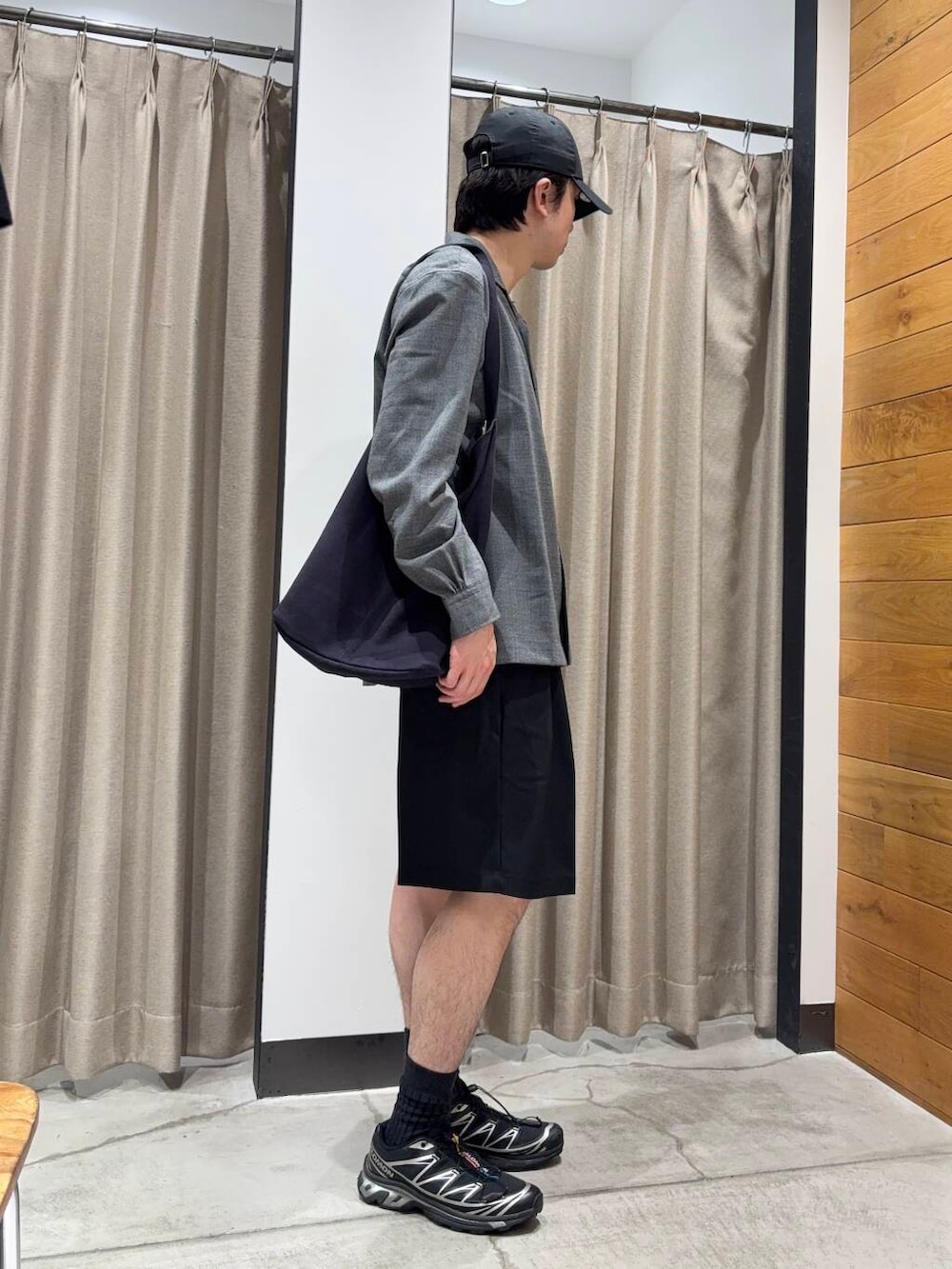 「アーバンリサーチ、シャツスタイル、カジュアルコーデ、URBANRESEARCH、休日スタイル、ハーフパンツ、20代、綺麗め、メンズ、ur、初夏スタイル、サマーショーツ、ここでしか手に入らない別注アイテム、スタッフのこれ買いました、sip2412」｜「WranglerのWrangler　WRANCHER SHORTS（その他パンツ、ブラック系）」を使った、manatoさん（メンズ・173cm）の夏コーディネートの2枚目の写真