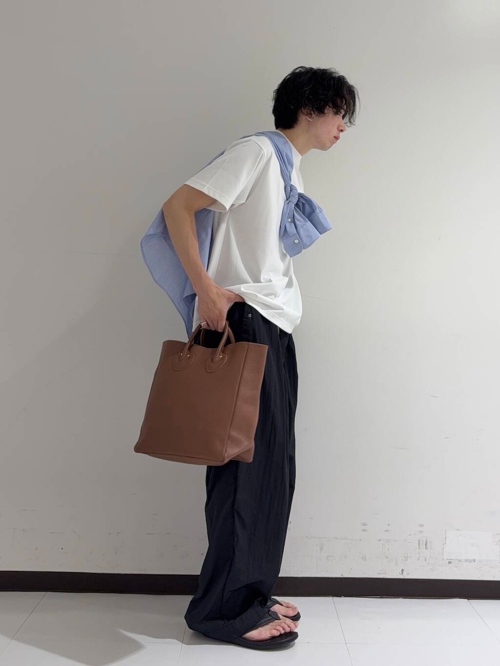「アーバンリサーチ、大人カジュアル、オーバーサイズ、きれいめカジュアル、カジュアルコーデ、URBANRESEARCH、サンダル、夏コーデ、夏、休日スタイル、リラックス、20代、メンズスタイル、サンダルコーデ」｜「THOMAS MASONのnew basic　THOMAS MASON OVER SHIRTS（シャツ/ブラウス、その他）」を使った、manatoさん（メンズ・173cm）の夏コーディネートの2枚目の写真