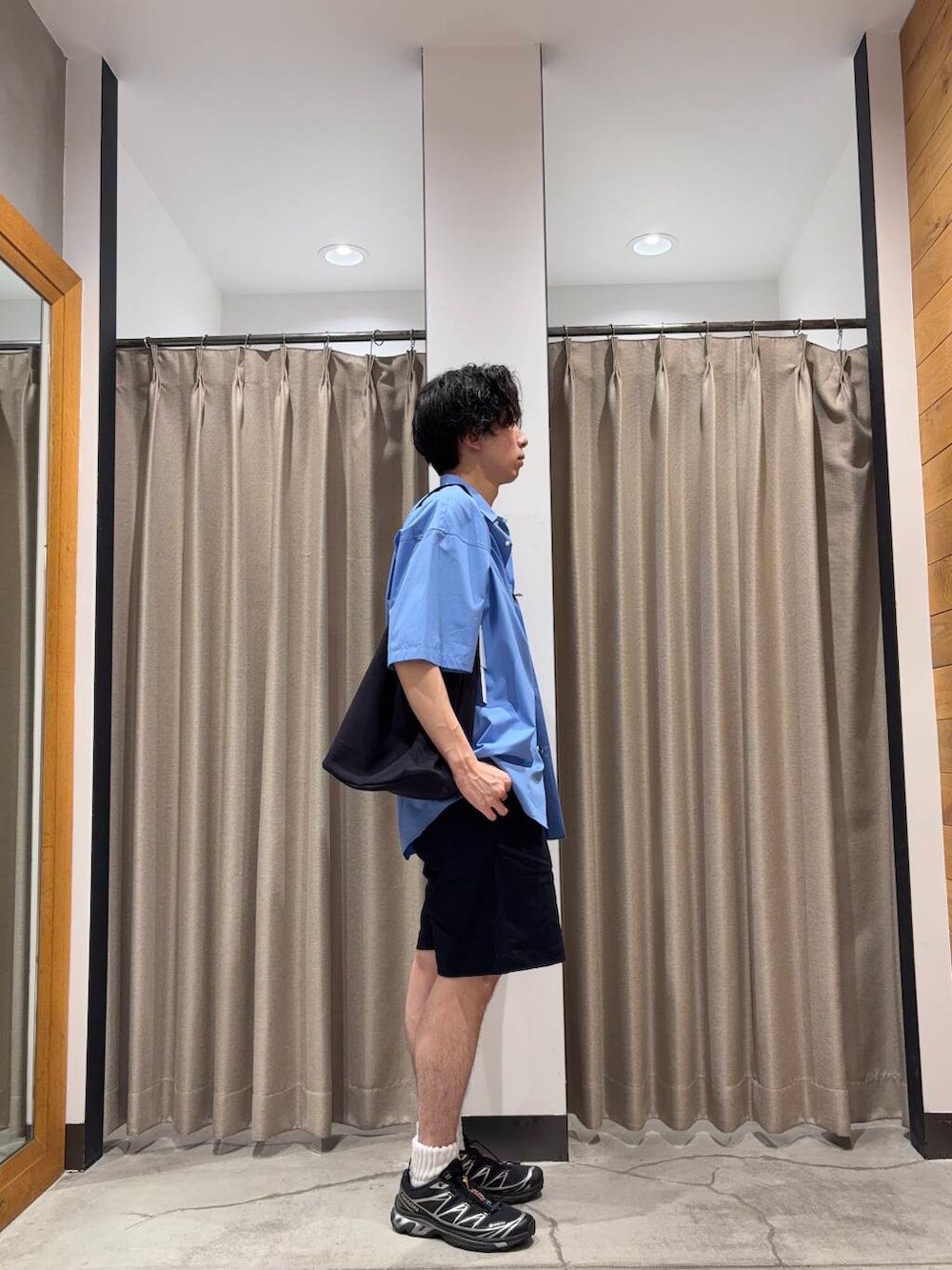 「アーバンリサーチ、シャツスタイル、カジュアルコーデ、URBANRESEARCH、夏コーデ、夏、休日スタイル、ハーフパンツ、新作、リラックス、20代、メンズスタイル、綺麗め、メンズ、ur」｜「URBAN RESEARCHのnew basic　THOMAS MASON SHORT-SLEEVE OVER SHIRTS（シャツ/ブラウス、ブルー系）」を使った、manatoさん（メンズ・173cm）の夏コーディネートの2枚目の写真