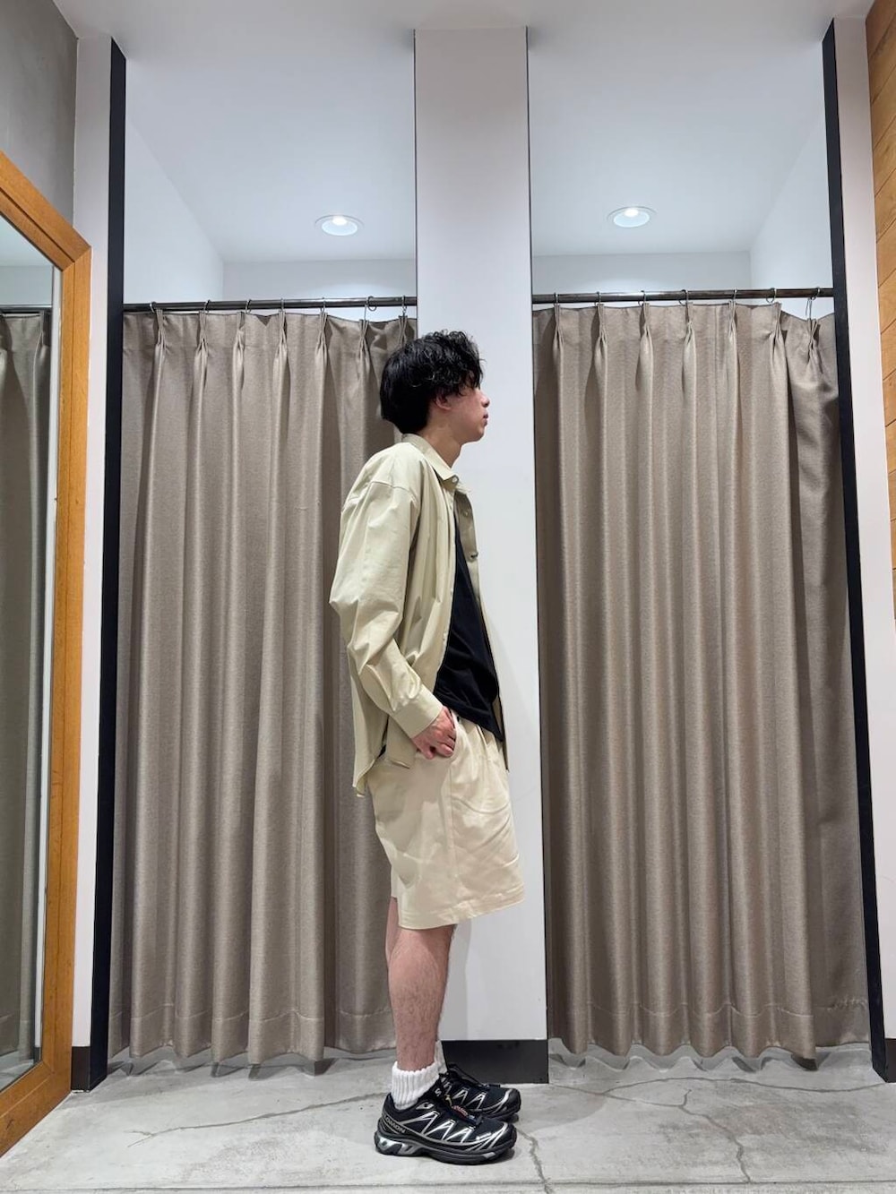 「アーバンリサーチ、シャツスタイル、カジュアルコーデ、URBANRESEARCH、夏コーデ、夏、休日スタイル、ハーフパンツ、新作、リラックス、20代、メンズスタイル、綺麗め、メンズ」｜「THOMAS MASONのnew basic　THOMAS MASON OVER SHIRTS（シャツ/ブラウス、ベージュ系）」を使った、manatoさん（メンズ・173cm）の夏コーディネートの2枚目の写真